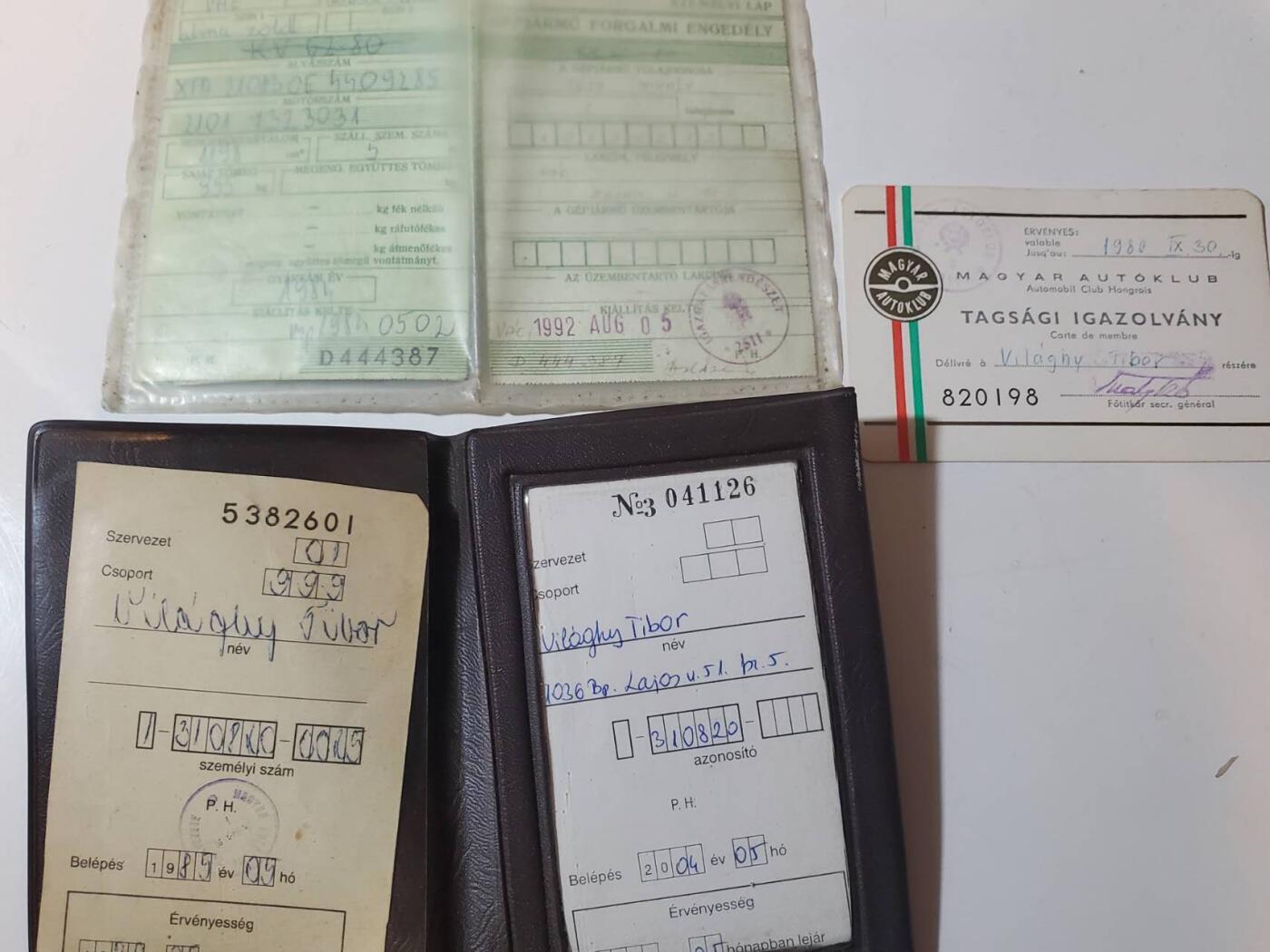 韵星假日拍卖第三十五期 -- Rimey Holidays Auction 34 匈牙利Vilaghy Tibor汽车与运输工具协会套证--带有人共时期证书 共和国时期登记证和证书 从1980人共到后面过渡时期和2004年 其中一本证带有共产时期匈牙利和后续垮台后共和国的证明 见证历史保存齐全
