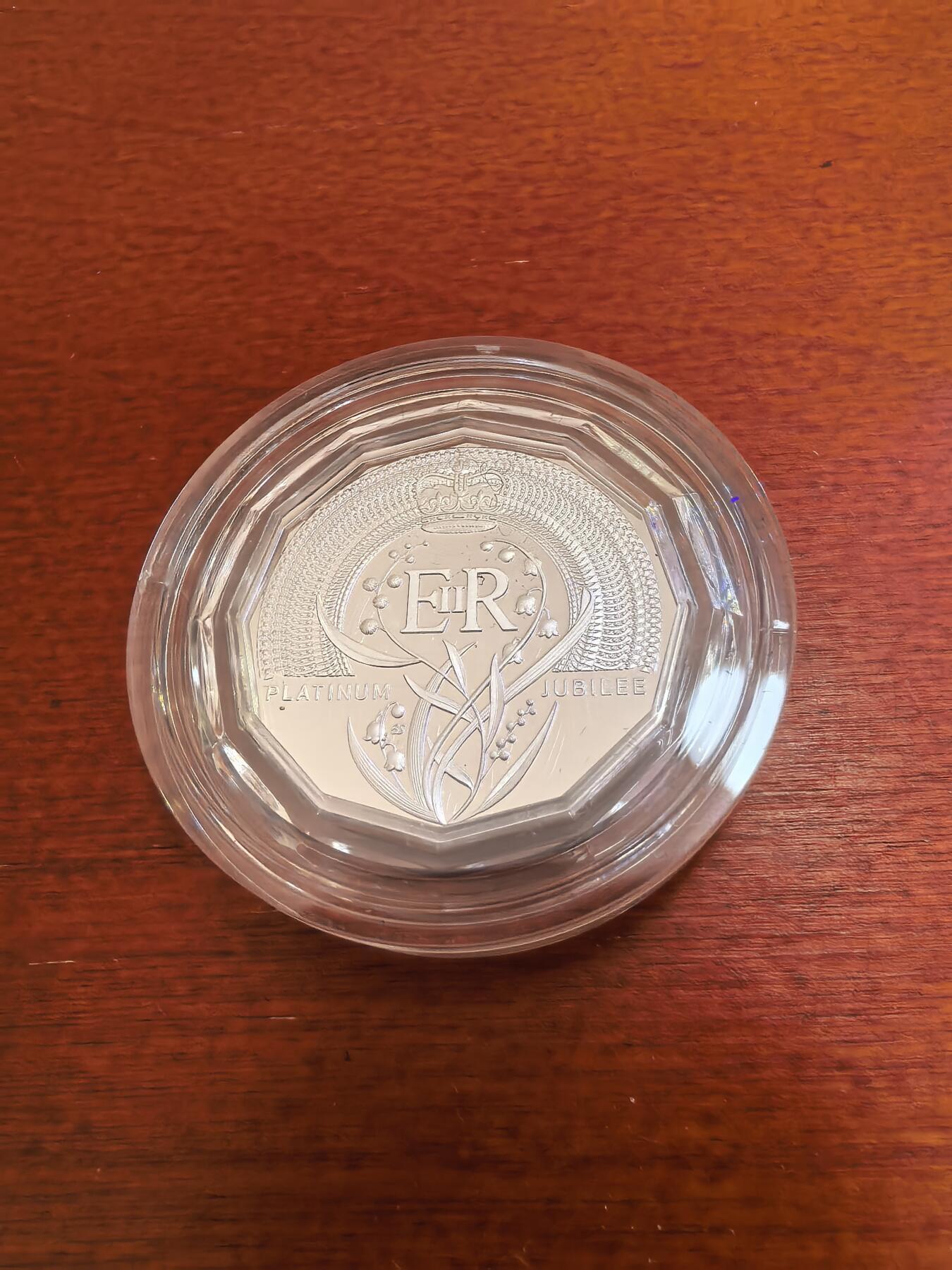 长老汇蛇年精选第九十一场拍卖 2022澳大利亚女王在位70周年50分多边形精制银币，18.24克999银，盒证全，7500枚