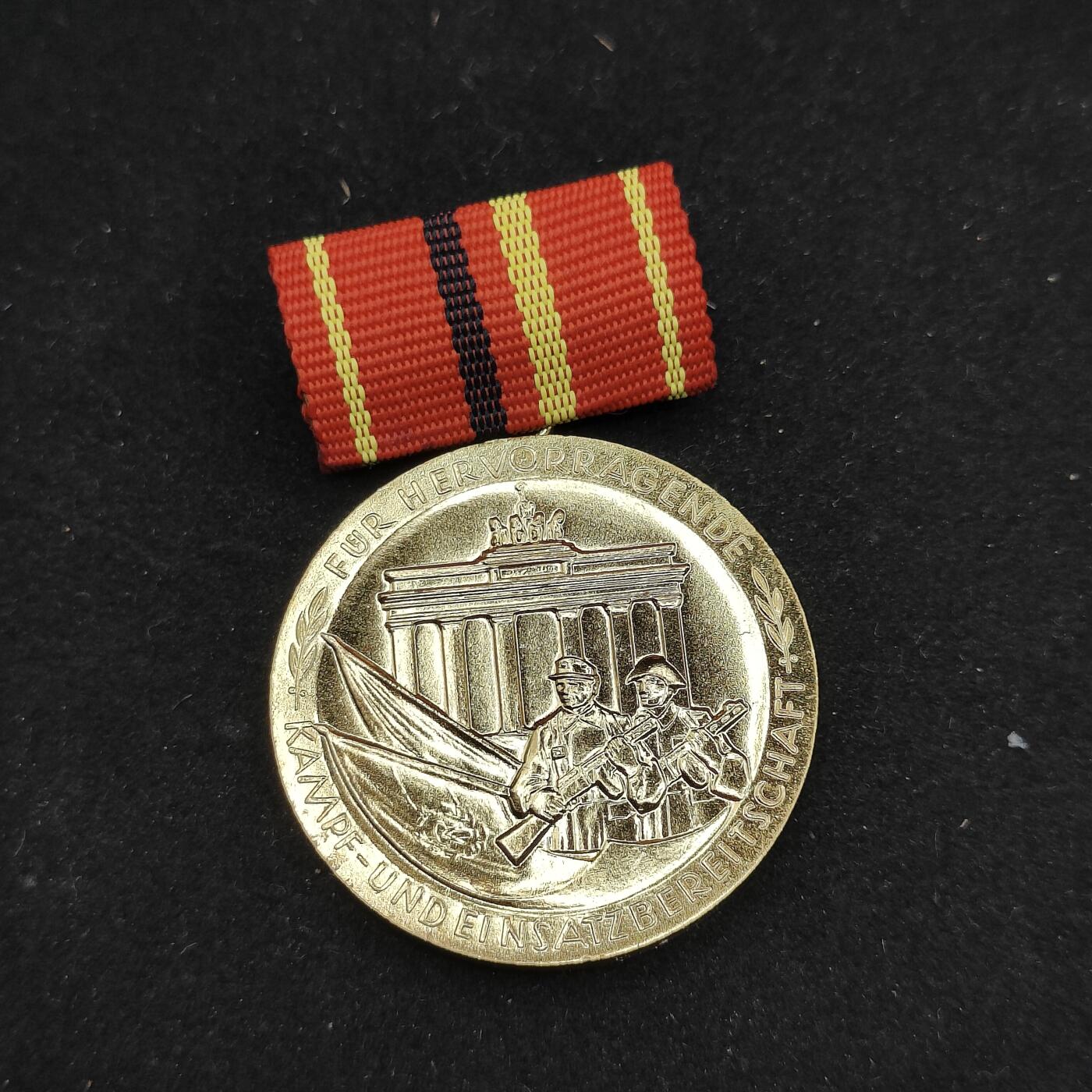 0元起拍勋章 第322期 咸鱼国勋章拍卖专场 1月4日（周日）下午6：00开始 东德金级工战队功绩章