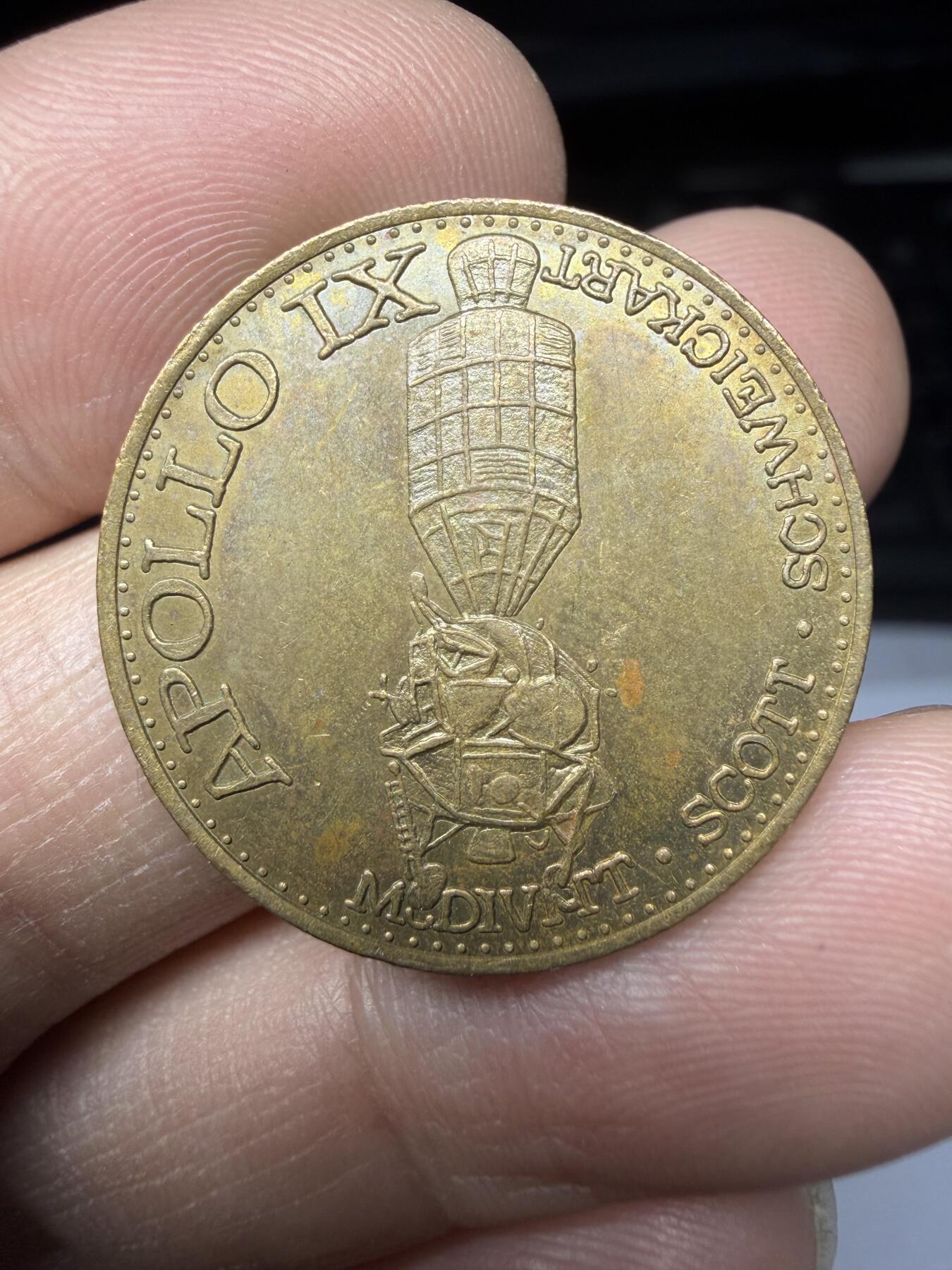 2026年集古藏今外币拍卖第一期-第1场—（总第298拍），可以寄存60天，满160元包邮。 1969年登月纪念章，直径26毫米