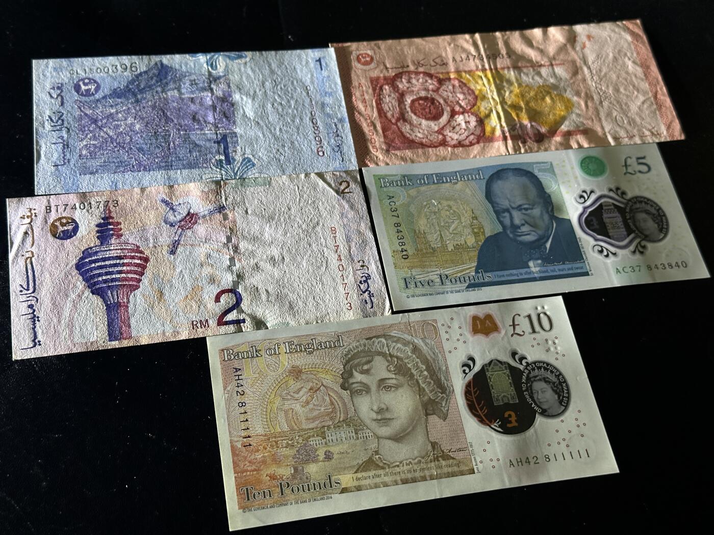 《外钞收藏家》第五百九十九期（畅拍场）（本平台长期征集拍品、欢迎藏友们联系合作） 马来西亚3张非全新+女王英镑塑料钞5镑全新、10镑AU（老虎号5个1）