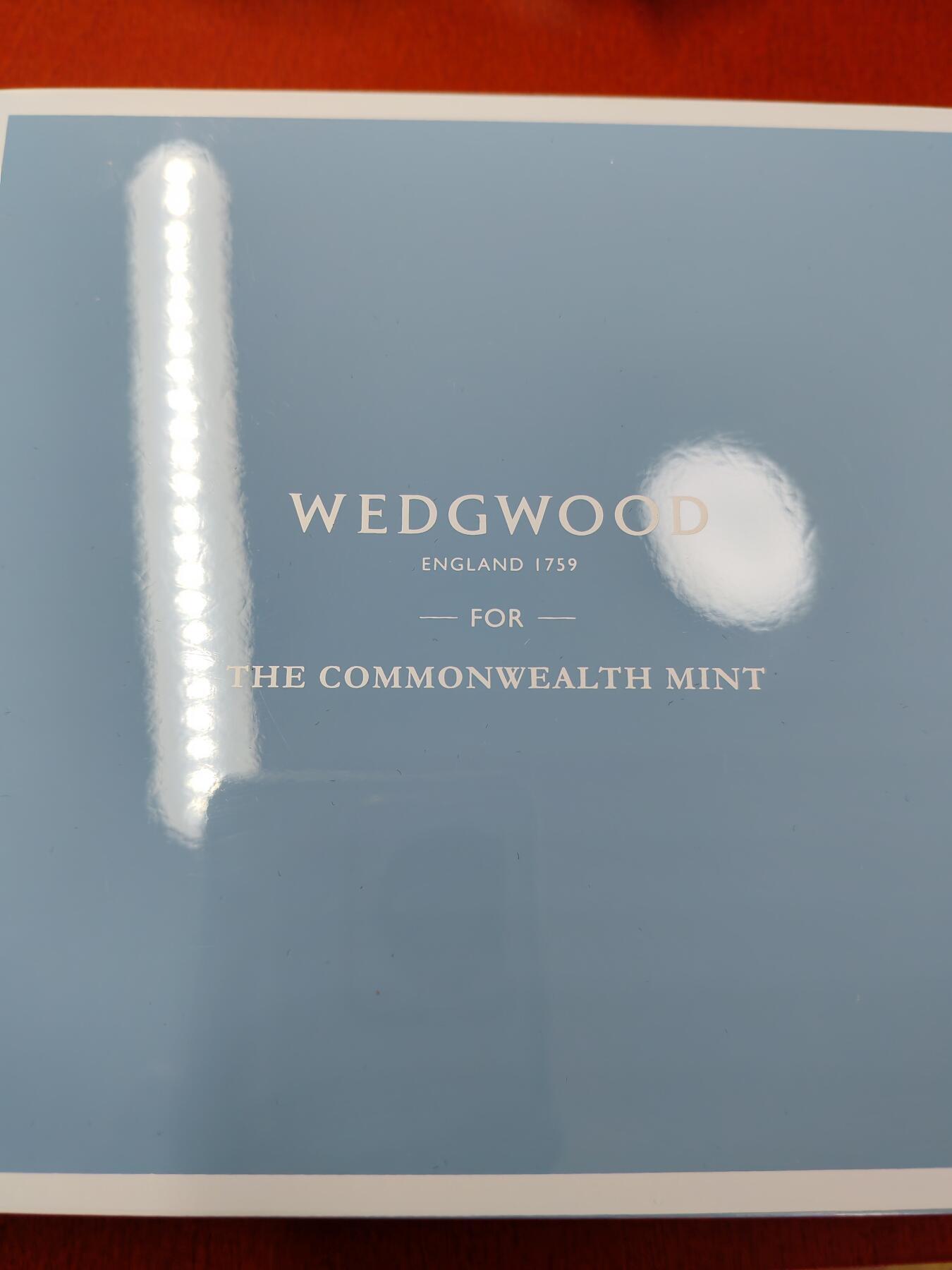 长老汇蛇年精选第九十一场拍卖 2018英国韦奇伍德美惠三女神5镑陶瓷币，盒证全，3000枚