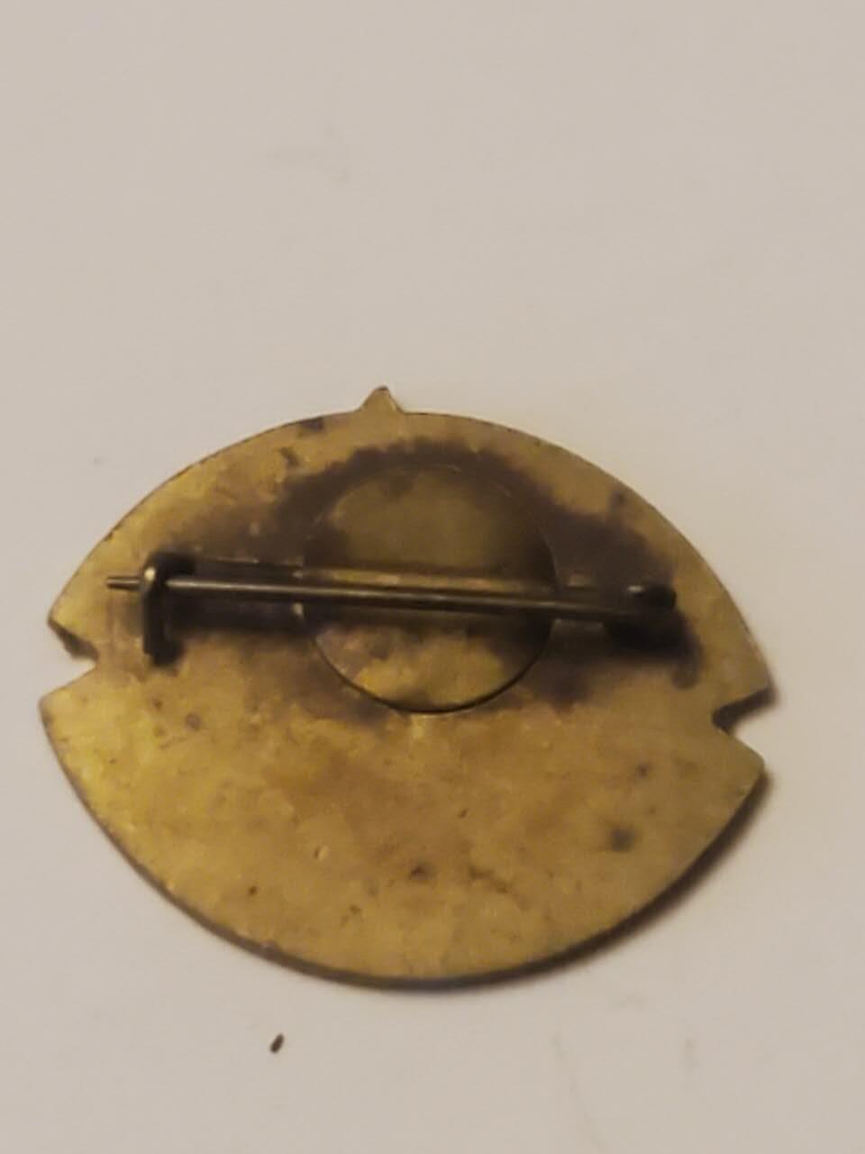 韵星假日拍卖第三十五期 -- Rimey Holidays Auction 34 匈牙利人民共和国维斯普雷姆郡粮食供应工作人员证章 -- 国企证章 少见 铜热珐琅