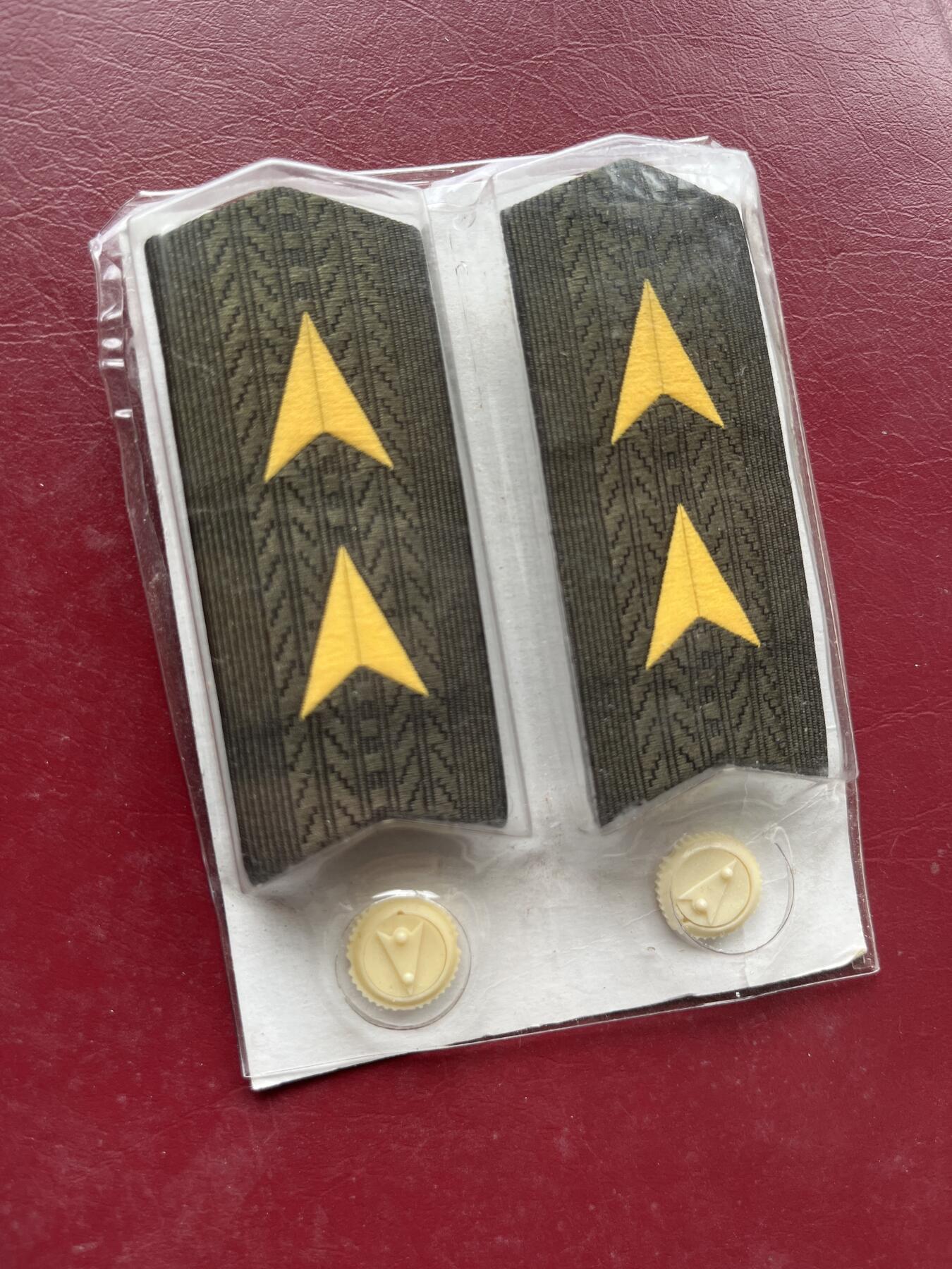 八九十年代朝鲜刺绣丝织章专场拍卖 九十年代朝鲜社会主义国家苏式原始状态丝织章3