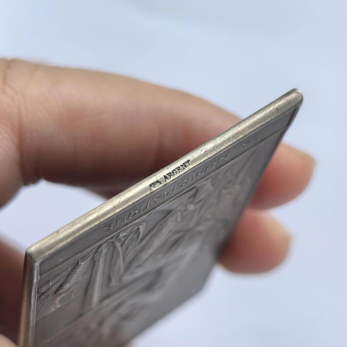 博洋堂“岁启嘉年”2026新年精品大拍专场暨第155期（全场包邮） 1900年国际钱币学大会纪念银章，作者dupuis，超级经典新艺术章牌，品相上佳，边铭Argent+丰饶角，60.5 x 39 毫米，48克。稀少品种