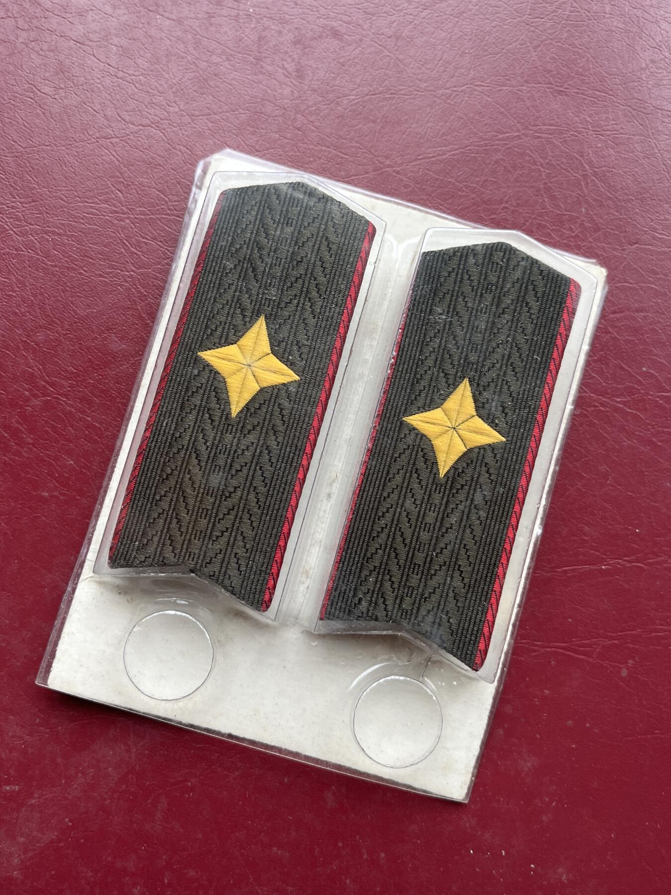 八九十年代朝鲜刺绣丝织章专场拍卖 朝鲜社会主义国家苏式原始状态丝织章 6