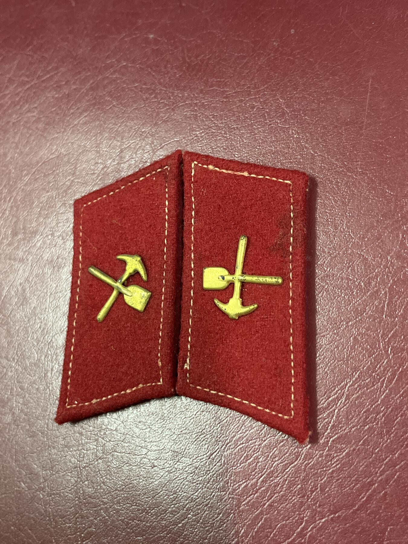 五十年代社会主义国家仿苏联徽章专场拍卖 五十年代苏联工程兵徽章（方铲）