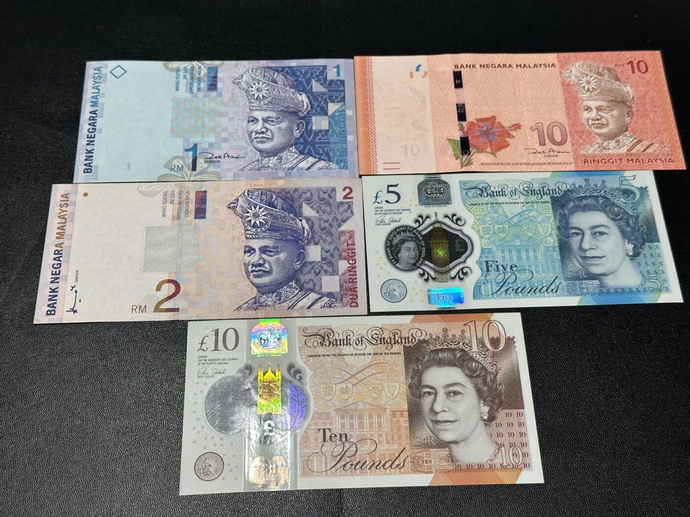 《外钞收藏家》第五百九十九期（畅拍场）（本平台长期征集拍品、欢迎藏友们联系合作） 马来西亚3张非全新+女王英镑塑料钞5镑全新、10镑AU（老虎号5个1）