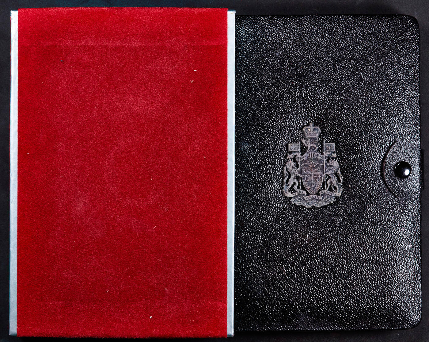 【俄甄集藏】2026年(046)01-07 星期三 晚 19:30 全场包邮 加拿大1971年纪念哥伦比亚省成立百年1分-1元盒装硬币7枚套，外皮磨损币面氧化严重，内包装老化