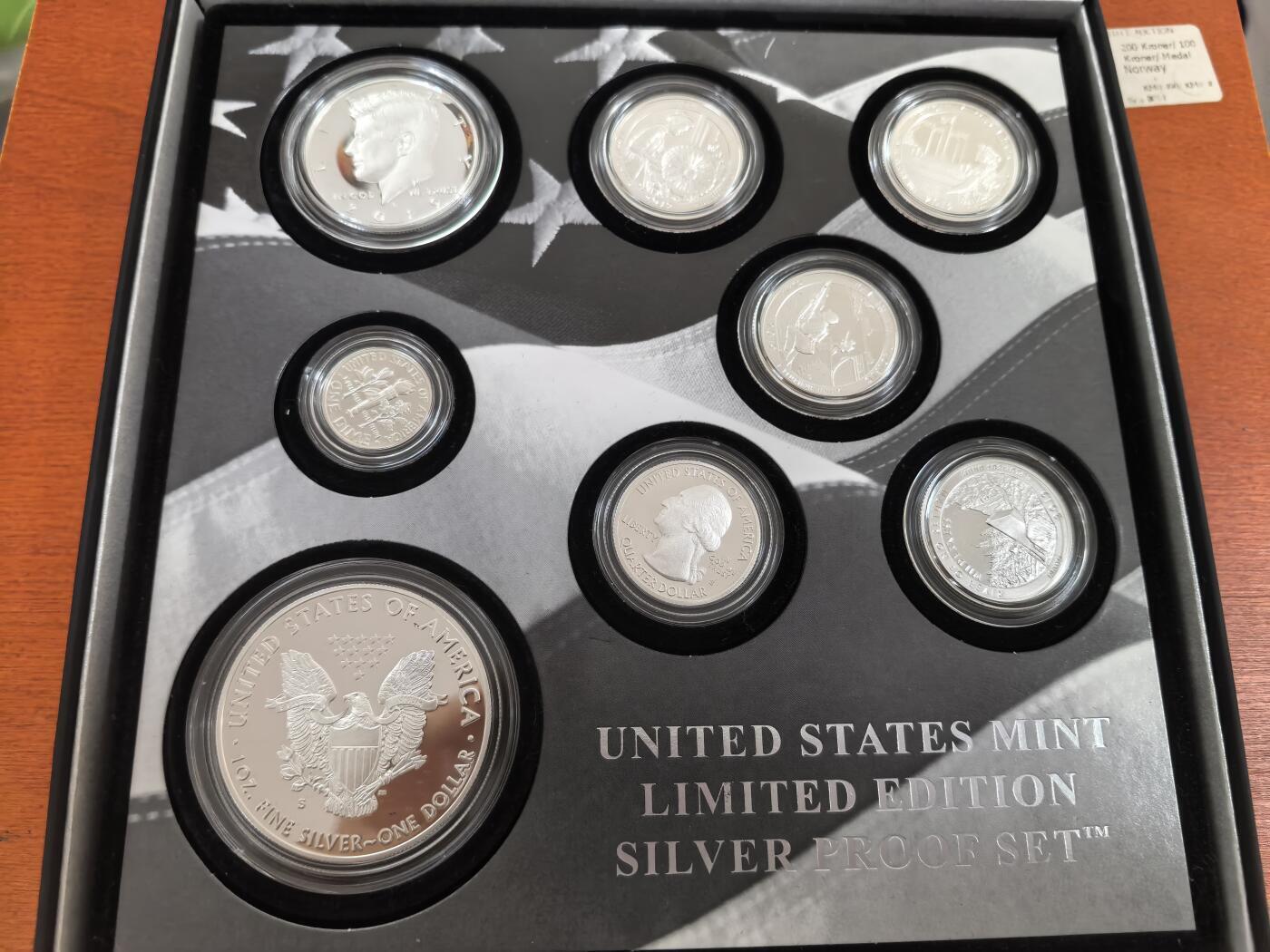 长老汇蛇年精选第九十一场拍卖 2019美国8枚精制银套币，78克多999银，盒证全，含行走女神，少见