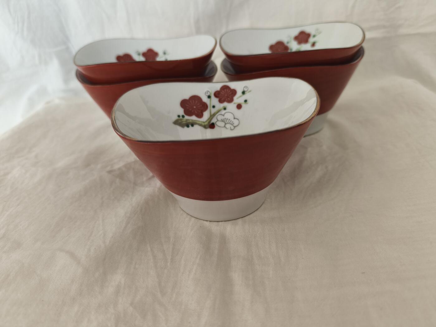 海外回流精品专场1.11 梅花图案三角形型小碗五只