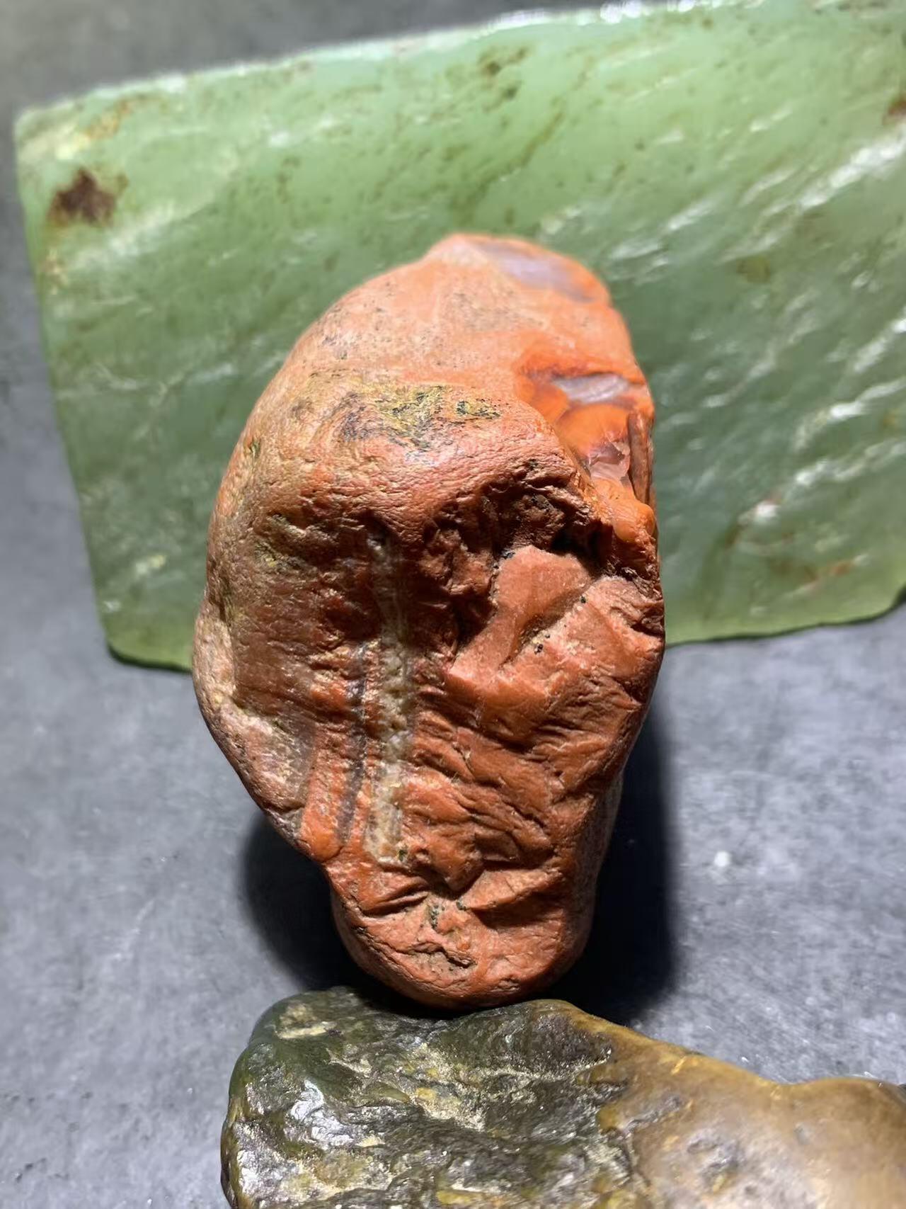 精美红皮冻红开窗料南红玛瑙原石一颗