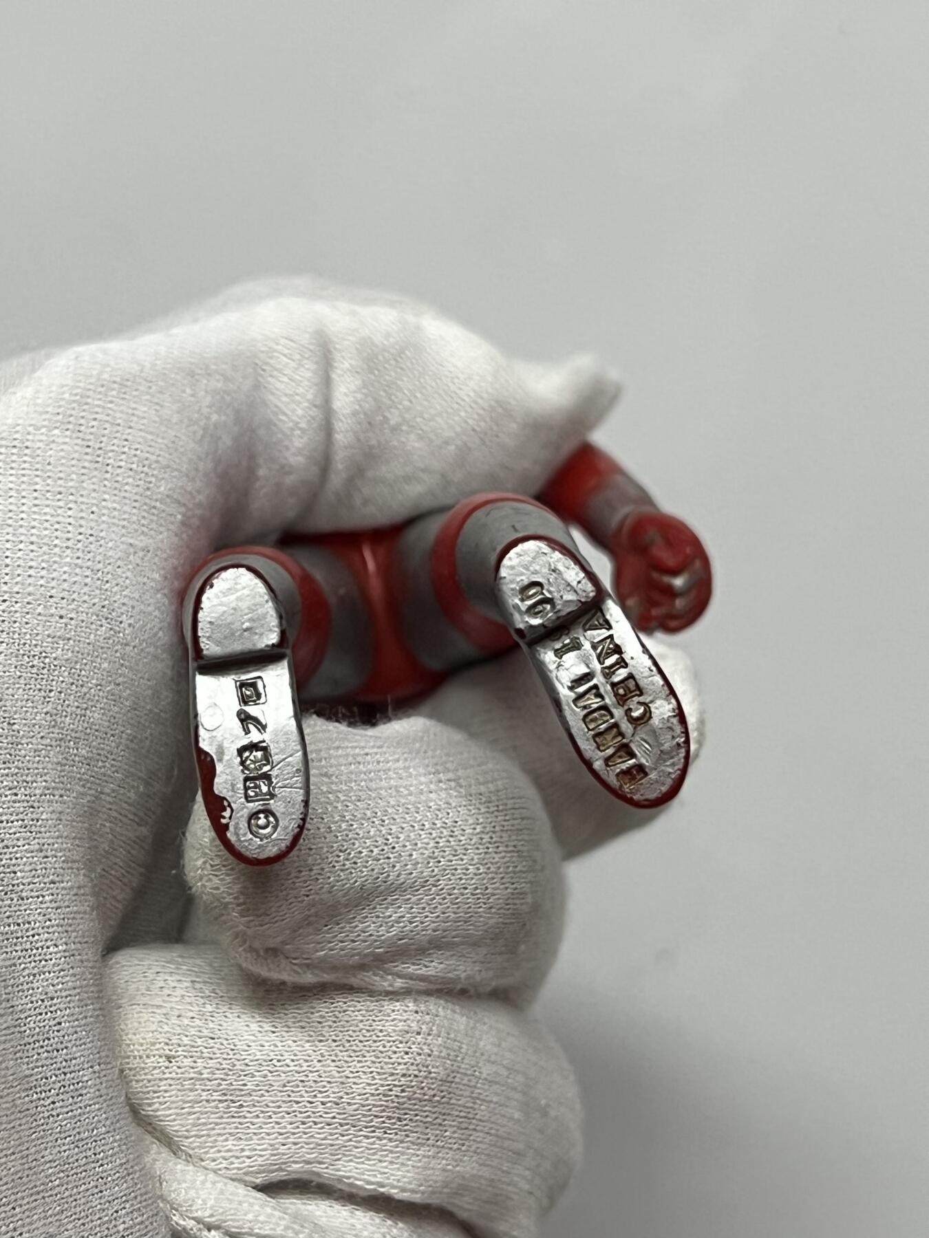 零元拍：海淘中古玩具 万代系列 脚底背后附带铭文以及钢印 1990年出品 30多年老玩具非常少见 掉漆蹭色属正常现象！初代奥特曼 软胶模型 中古玩具收藏家必备小摆件