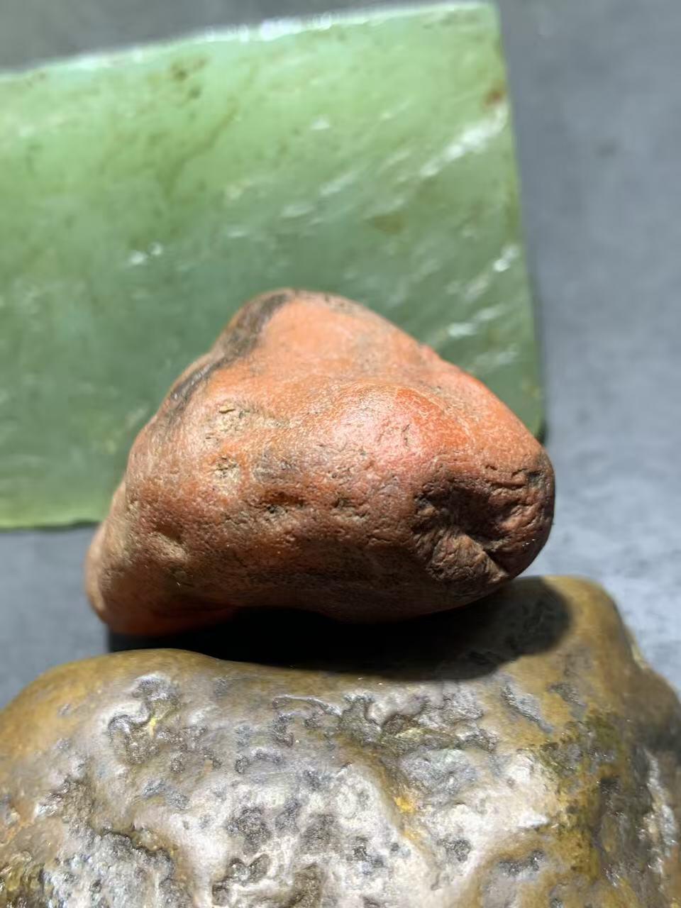 精美红皮冻红开窗料南红玛瑙原石一颗