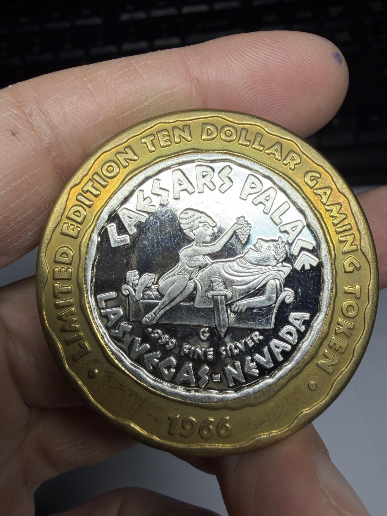2026年集古藏今外币拍卖第一期-第2场—（总第299拍），可以寄存60天，满160元包邮。 1966年拉斯维加斯凯撒皇宫的10美元游戏代用币，中间999纯银，约重18.6克