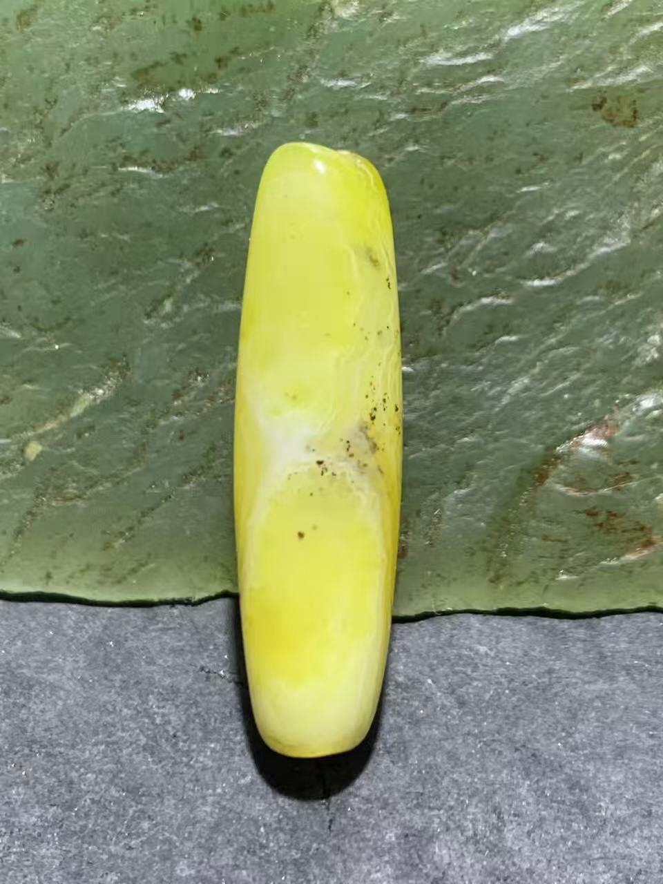 高玉化鸡油黄缠丝玛瑙随形通货桶珠一个