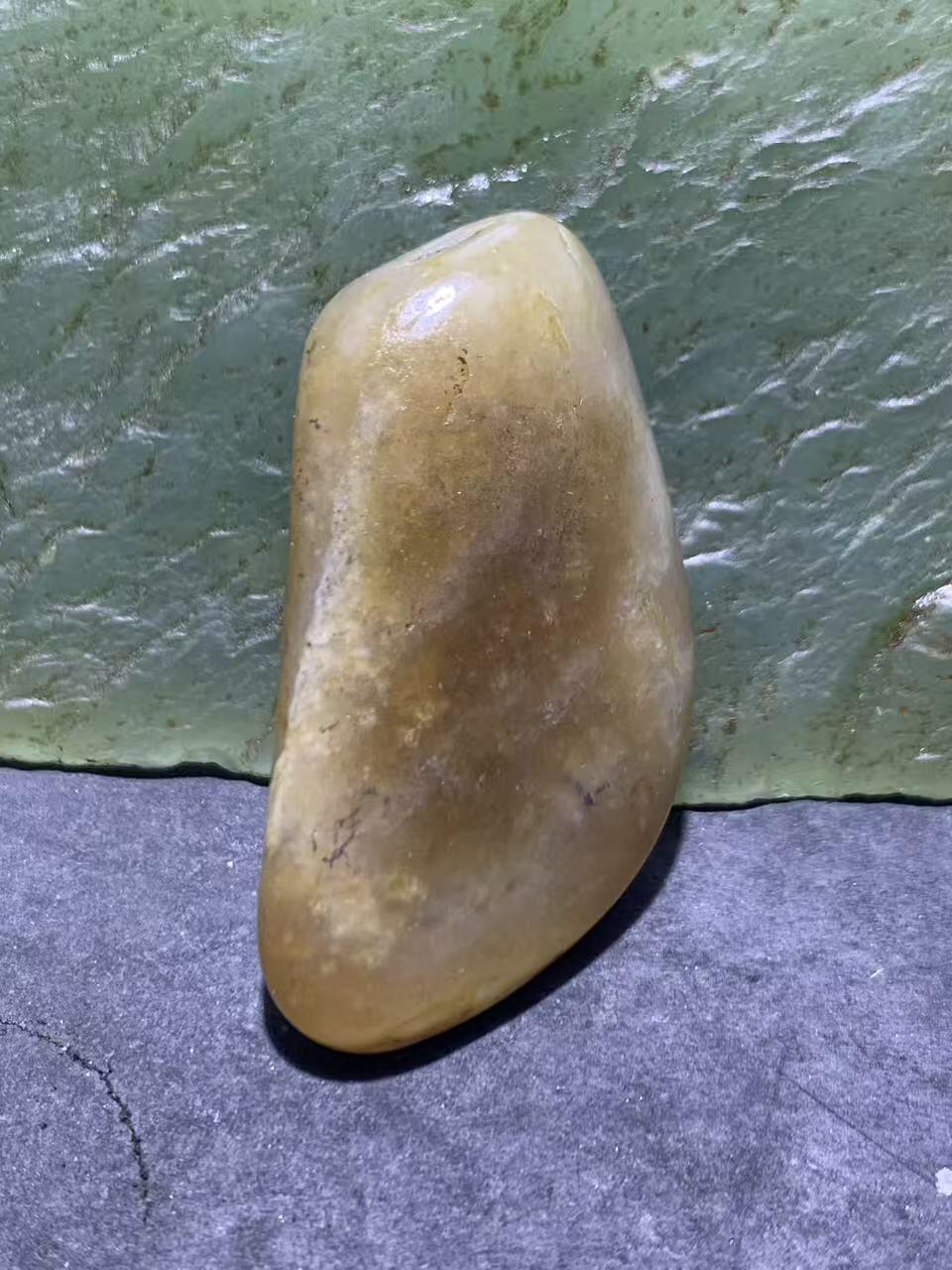 精美和田玉糖白玉独籽原石一颗，