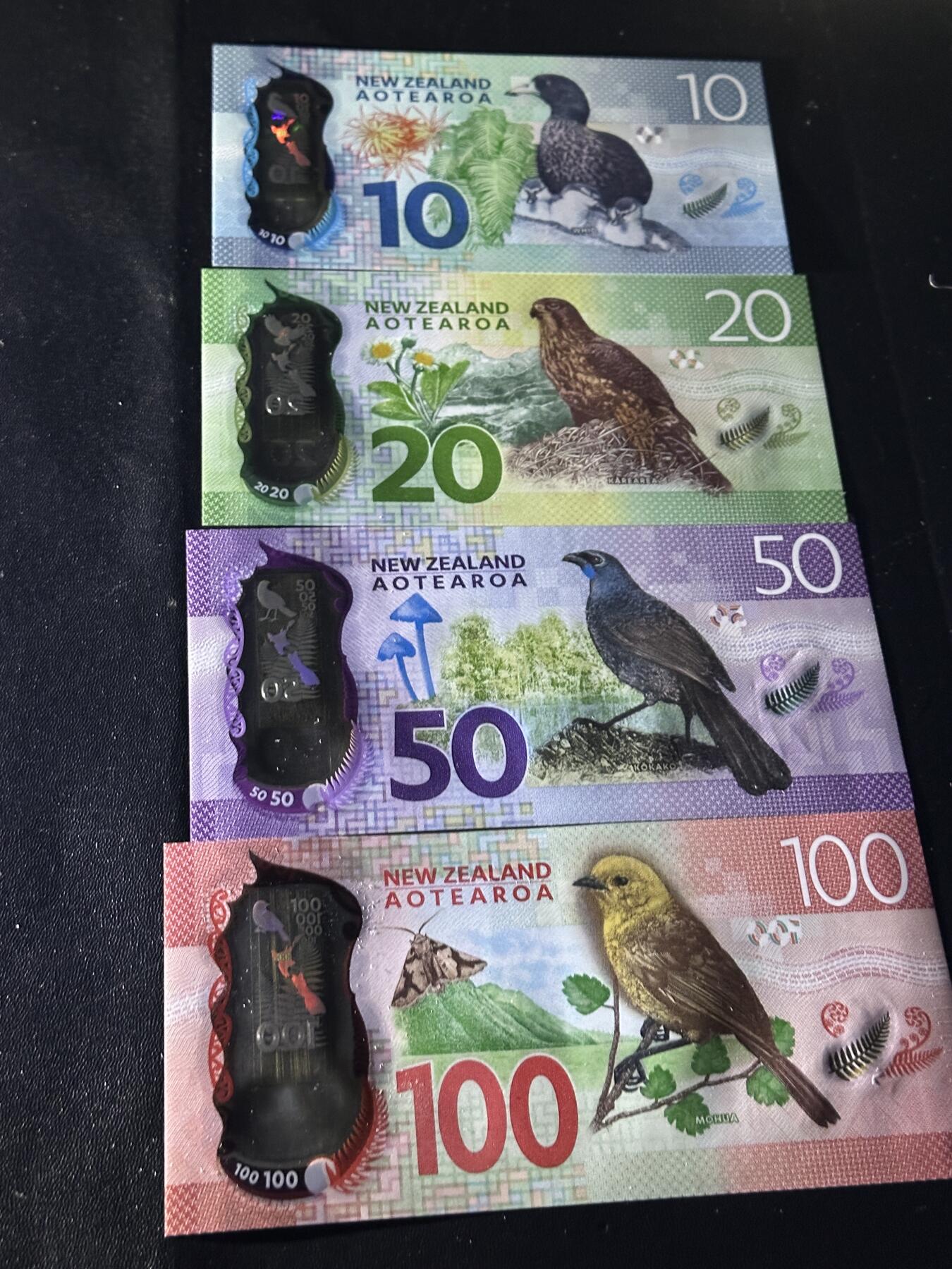 《外钞收藏家》第五百九十九期（畅拍场）（本平台长期征集拍品、欢迎藏友们联系合作）