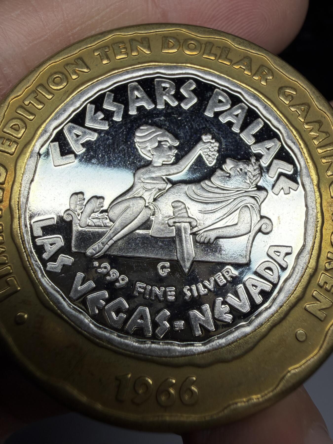 2026年集古藏今外币拍卖第一期-第2场—（总第299拍），可以寄存60天，满160元包邮。 1966年拉斯维加斯凯撒皇宫的10美元游戏代用币，中间999纯银，约重18.6克