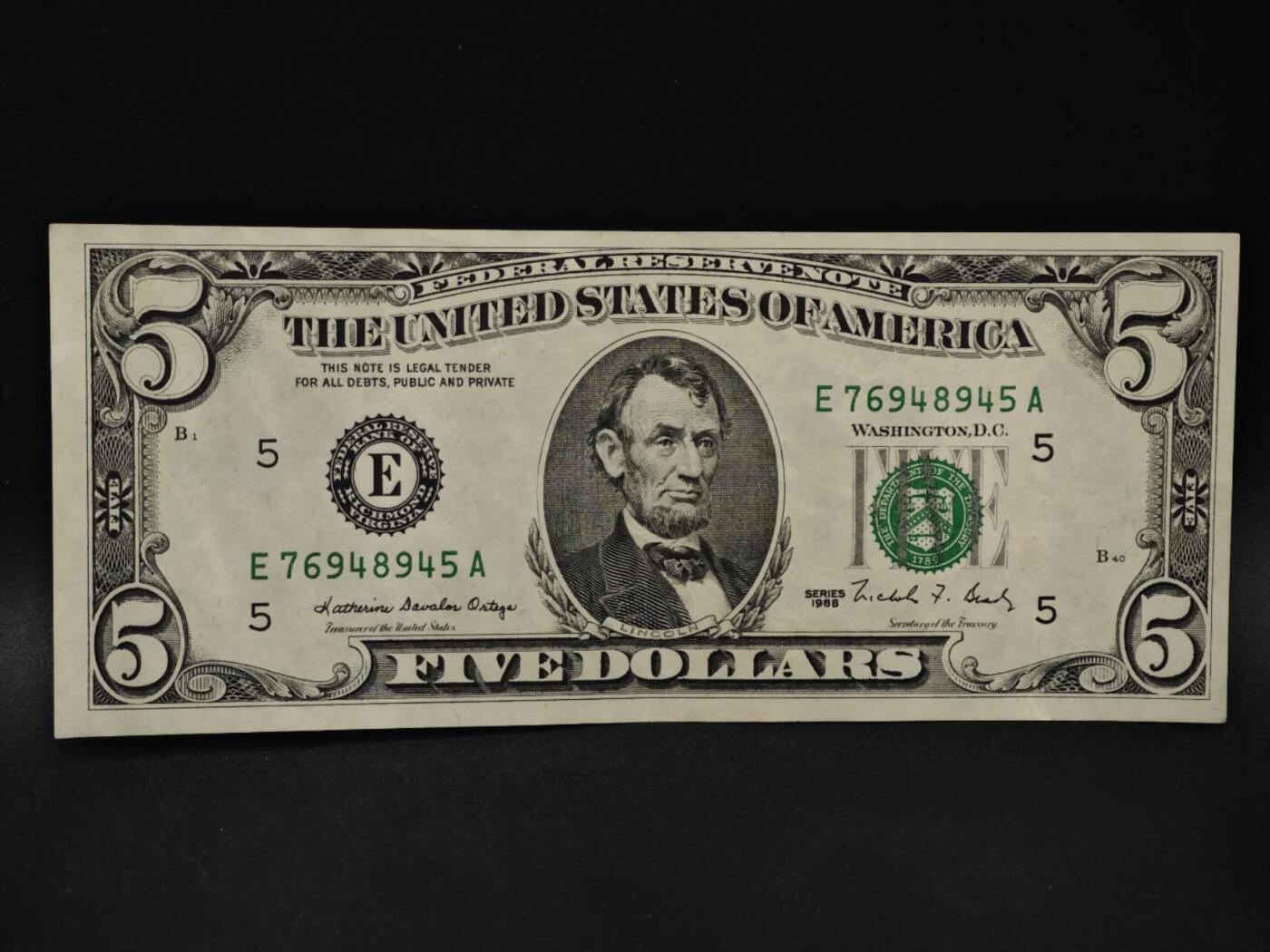 【淘币小摊】限时拍第八百四十二拍  纸币场  满百包邮可预留两周  周一统一发货  美国1988年5元纸币【有折】