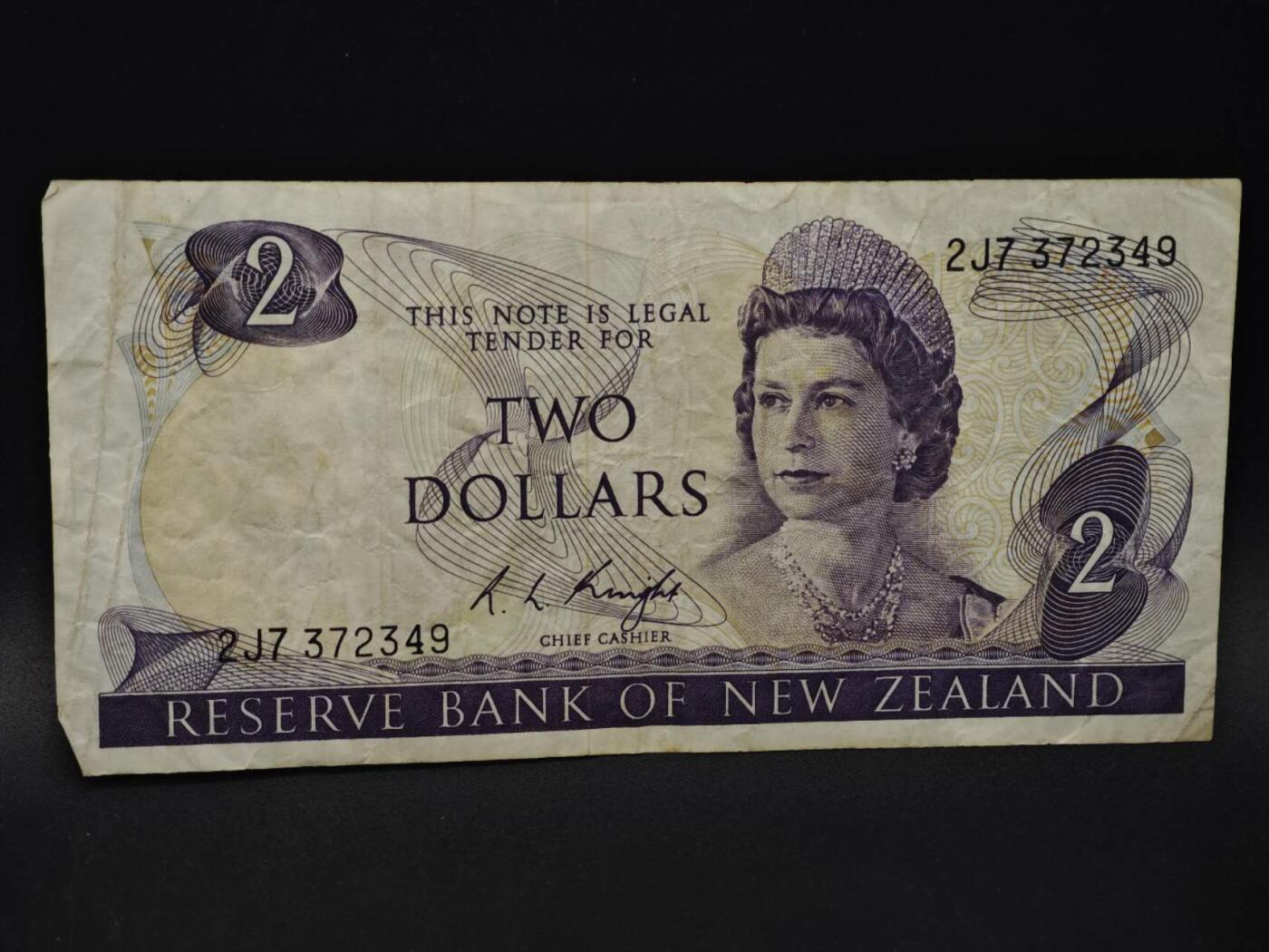 【淘币小摊】限时拍第八百四十二拍  纸币场  满百包邮可预留两周  周一统一发货  新西兰2元纸币【有折】