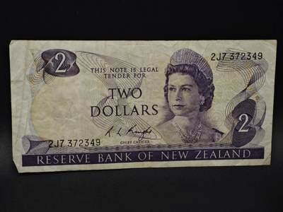 【淘币小摊】限时拍第八百四十二拍  纸币场  满百包邮可预留两周  周一统一发货  - 新西兰2元纸币【有折】