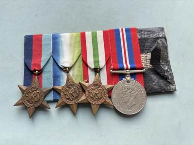 盛世勋华——号角文化勋章邮票专场拍卖第297期 - 英国二战奖章联排 定制挂，分别为二战之星，大西洋之星，意大利之星，二战战争奖章