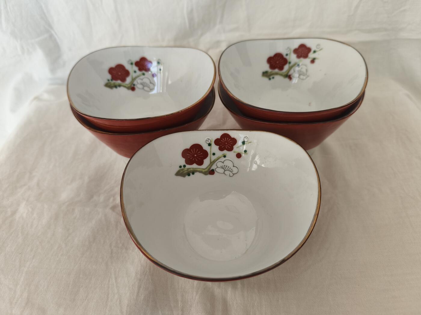 海外回流精品专场1.11 梅花图案三角形型小碗五只