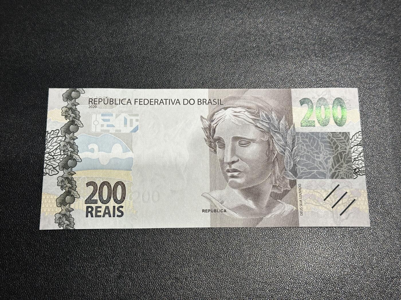 《外钞收藏家》第五百九十九期（畅拍场）（本平台长期征集拍品、欢迎藏友们联系合作） 2020年巴西200里亚尔 A冠 无47 全新UNC