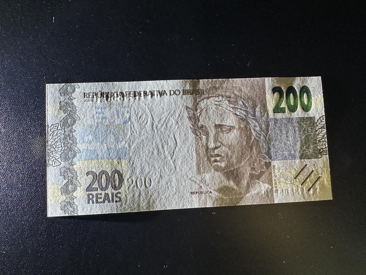 《外钞收藏家》第五百九十九期（畅拍场）（本平台长期征集拍品、欢迎藏友们联系合作） 2020年巴西200里亚尔 A冠 无47 全新UNC