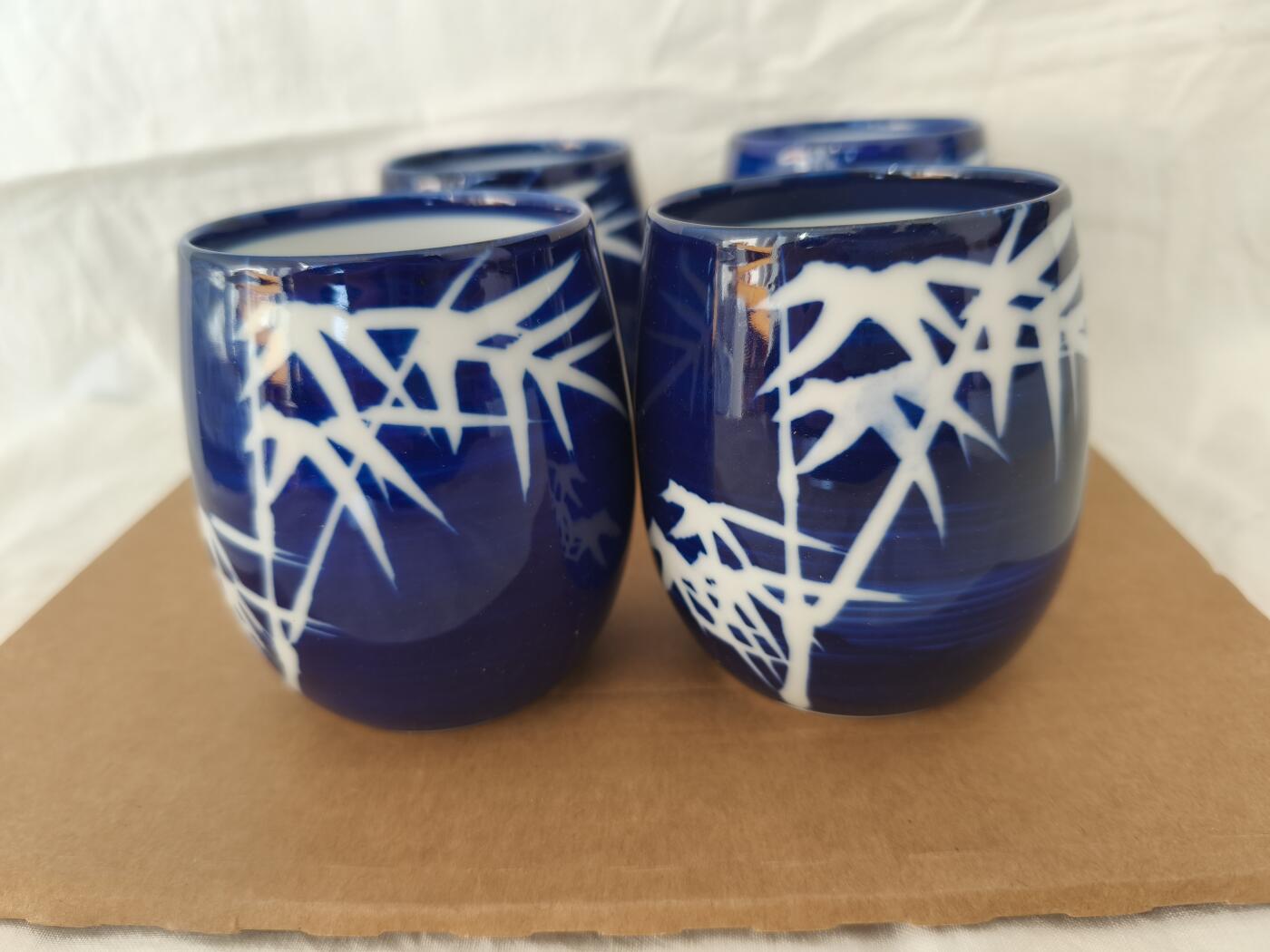 海外回流精品专场1.11 全新有款竹子图案蓝釉汤吞杯四只 