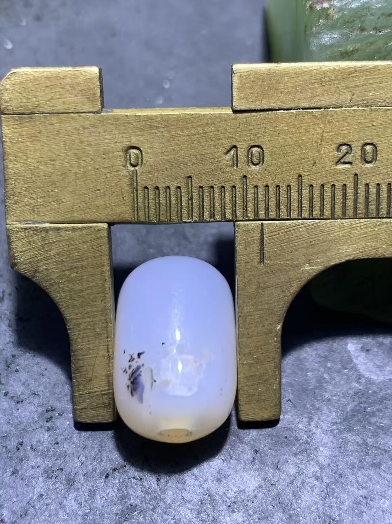 草花纹海洋玉髓随形直桶通货桶珠一颗，