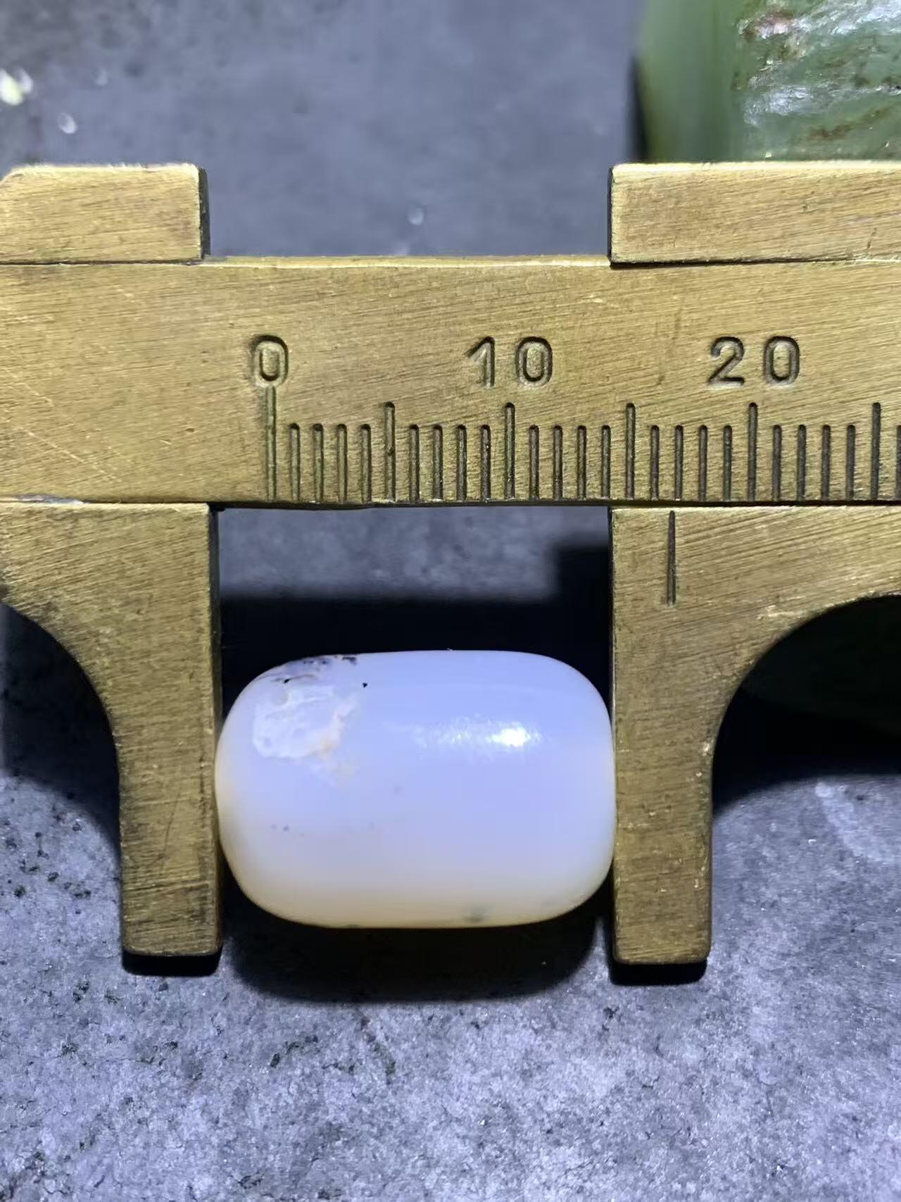 草花纹海洋玉髓随形直桶通货桶珠一颗，