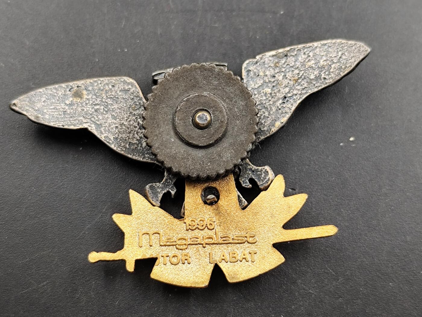 1月6日徽章钱币专场 南斯拉夫双头鹰帽徽