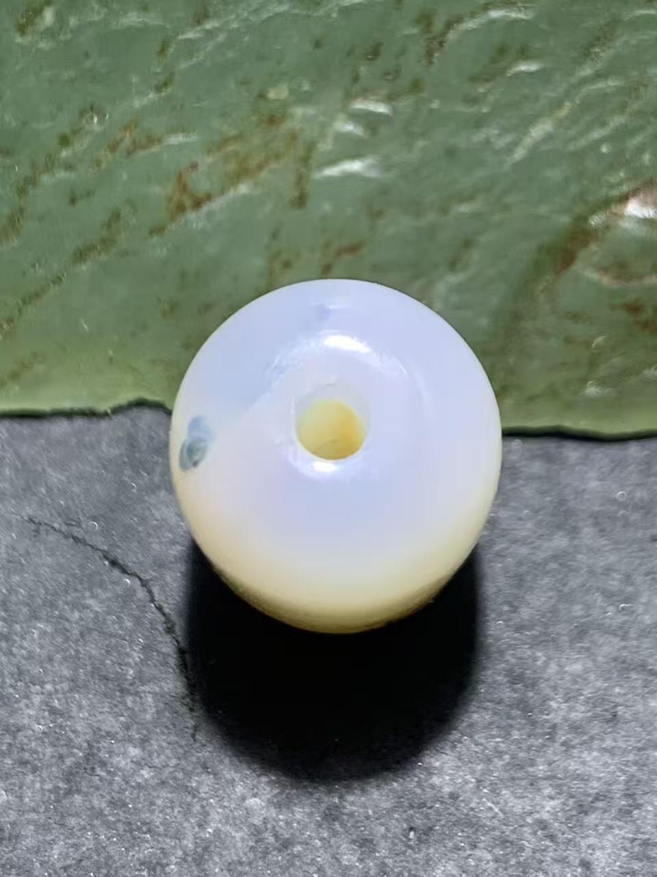 草花纹海洋玉髓随形直桶通货桶珠一颗，