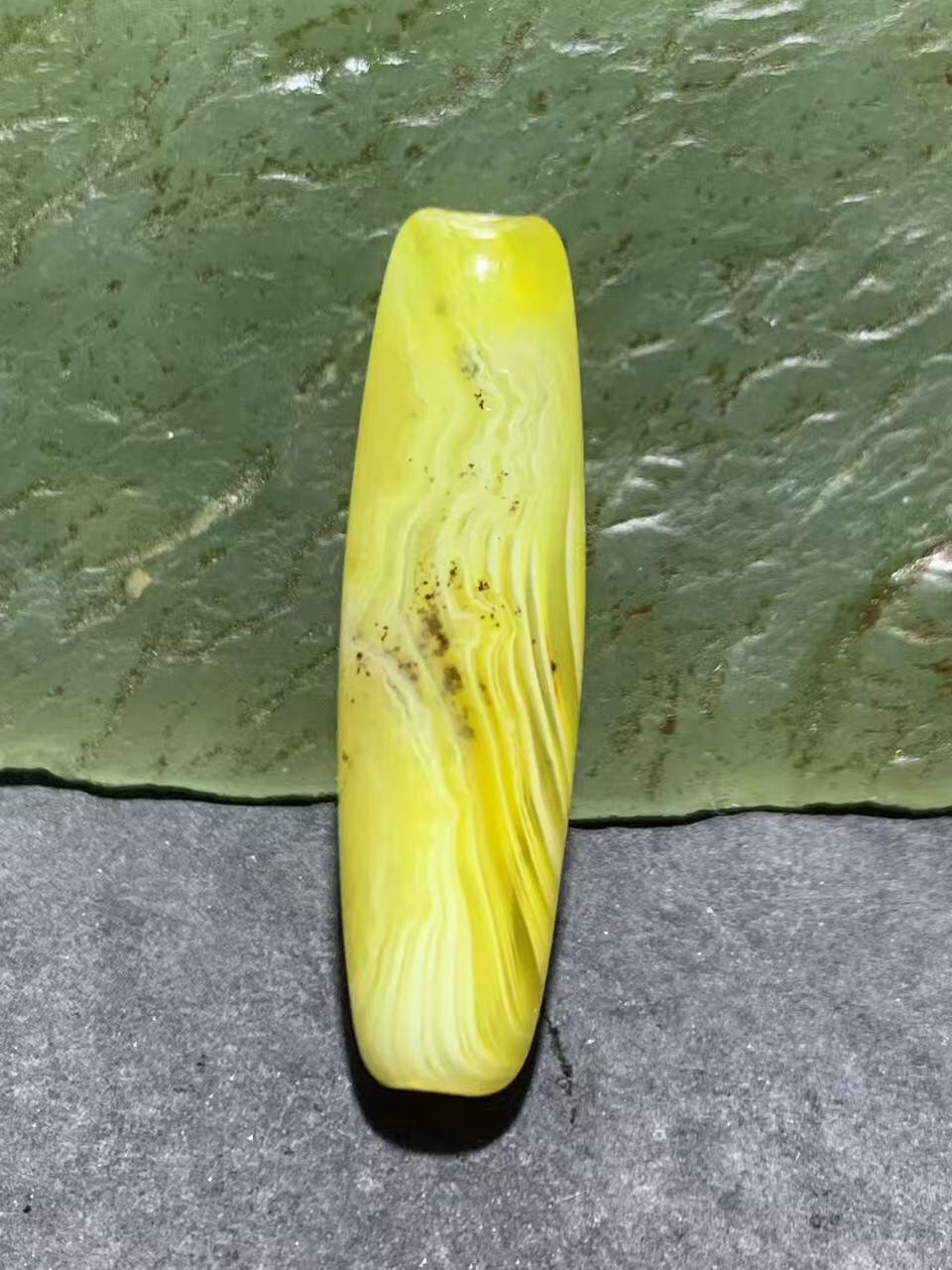 高玉化鸡油黄缠丝玛瑙随形通货桶珠一个