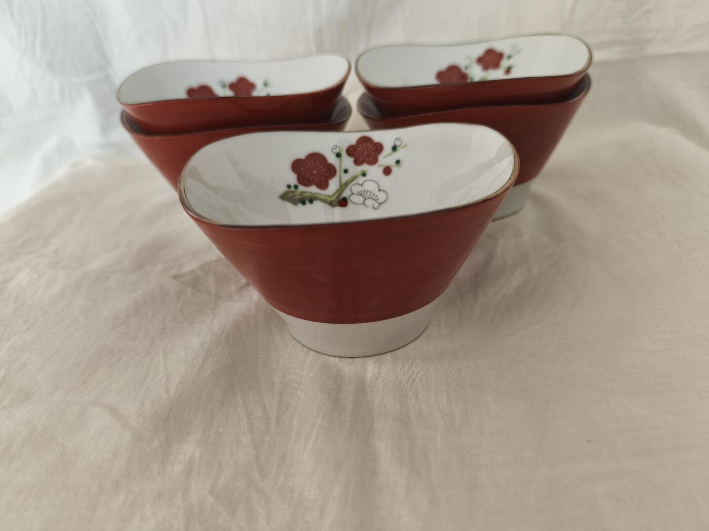 海外回流精品专场1.11 梅花图案三角形型小碗五只