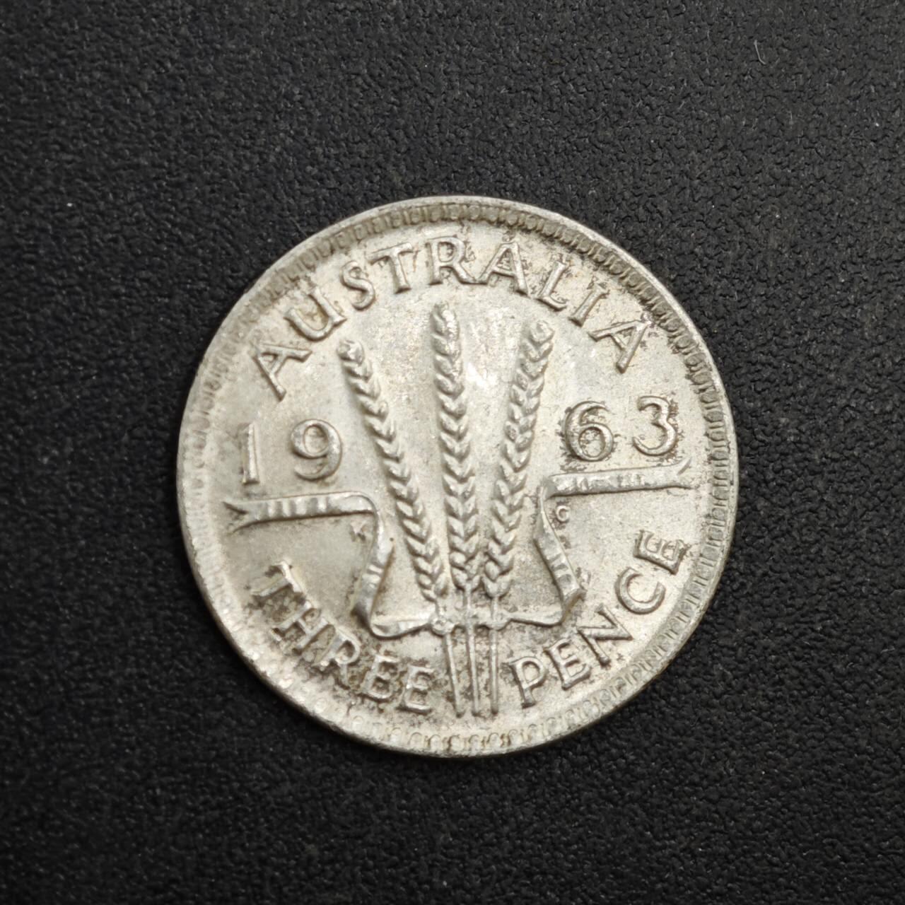 【淘币小摊】限时拍第八百四十拍  散币银币场  满百包邮可预留两周  周一统一发货  澳大利亚1963年伊丽莎白二世3便士银币参考银价12