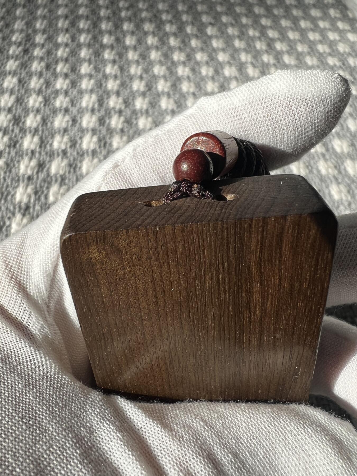 零元拍：C02金丝楠牌子，香喷喷的小金砖，金光闪闪，61/38.9/13MM