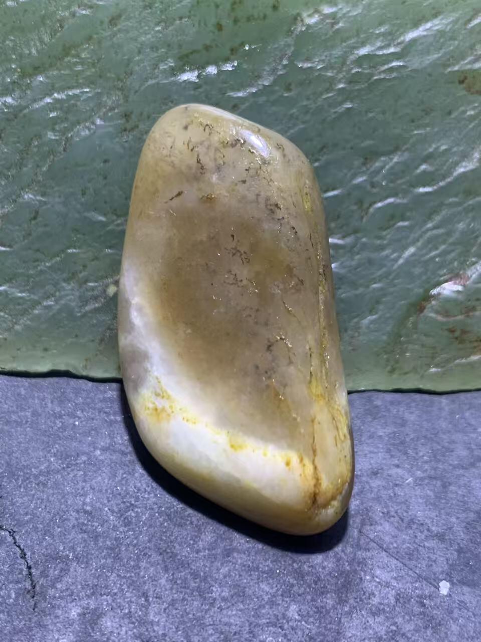 精美和田玉糖白玉独籽原石一颗，