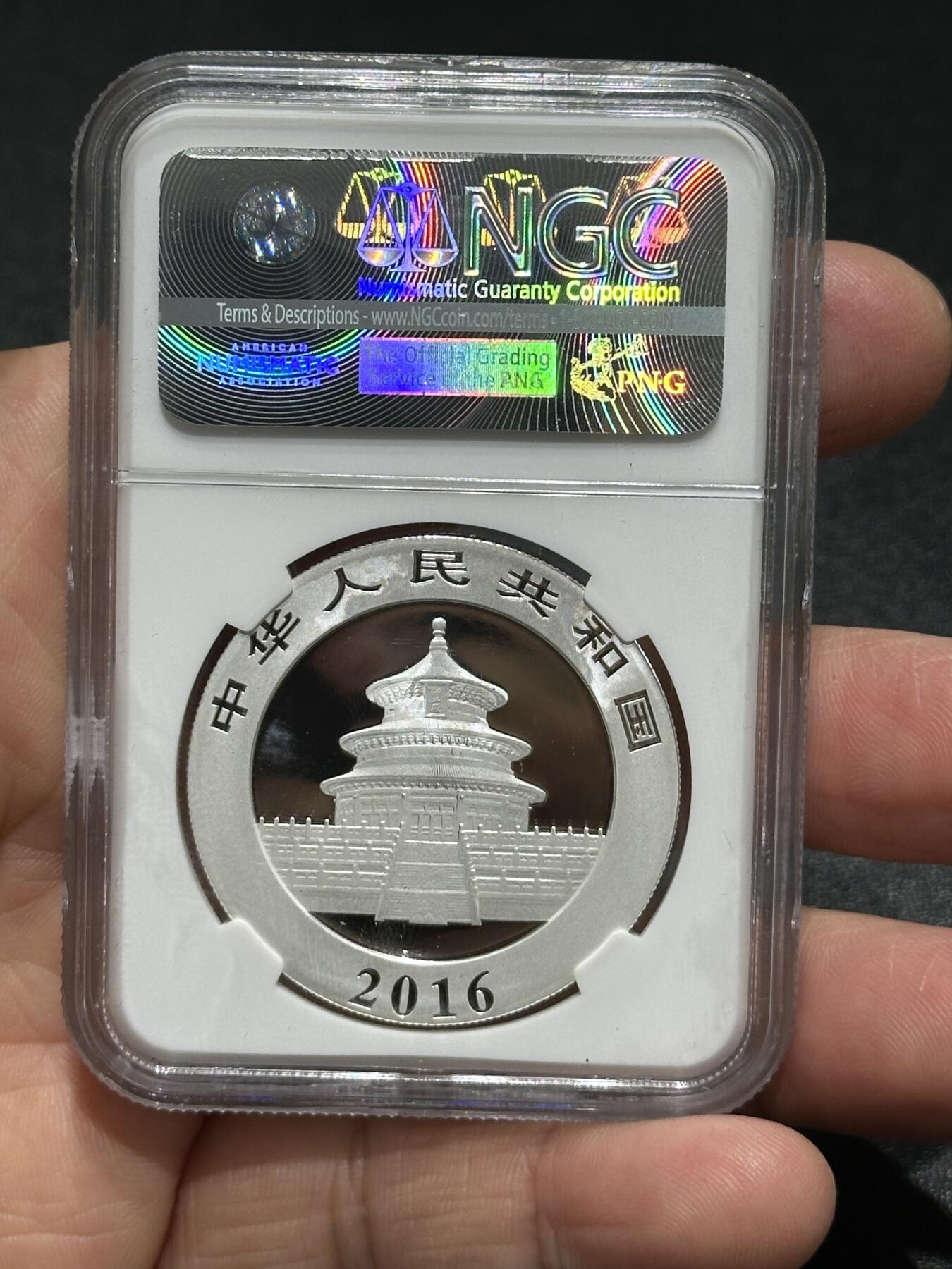 《外钞收藏家》第五百九十九期（畅拍场）（本平台长期征集拍品、欢迎藏友们联系合作） 2016年熊猫银币30克 NGC评级70满分（048）