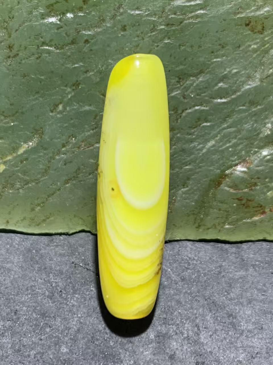 高玉化鸡油黄缠丝玛瑙随形通货桶珠一个