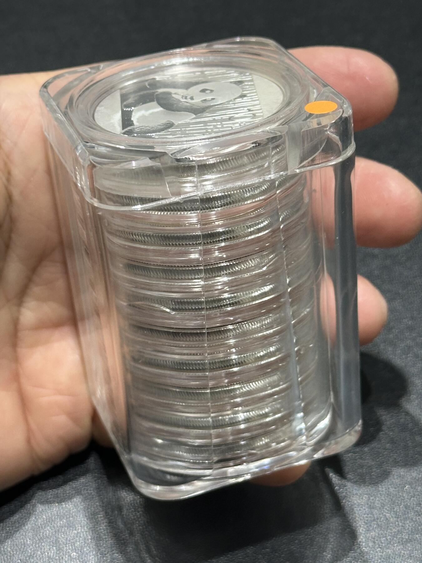 《外钞收藏家》第五百九十九期（畅拍场）（本平台长期征集拍品、欢迎藏友们联系合作） 2015年熊猫银币10枚 一桶一起 