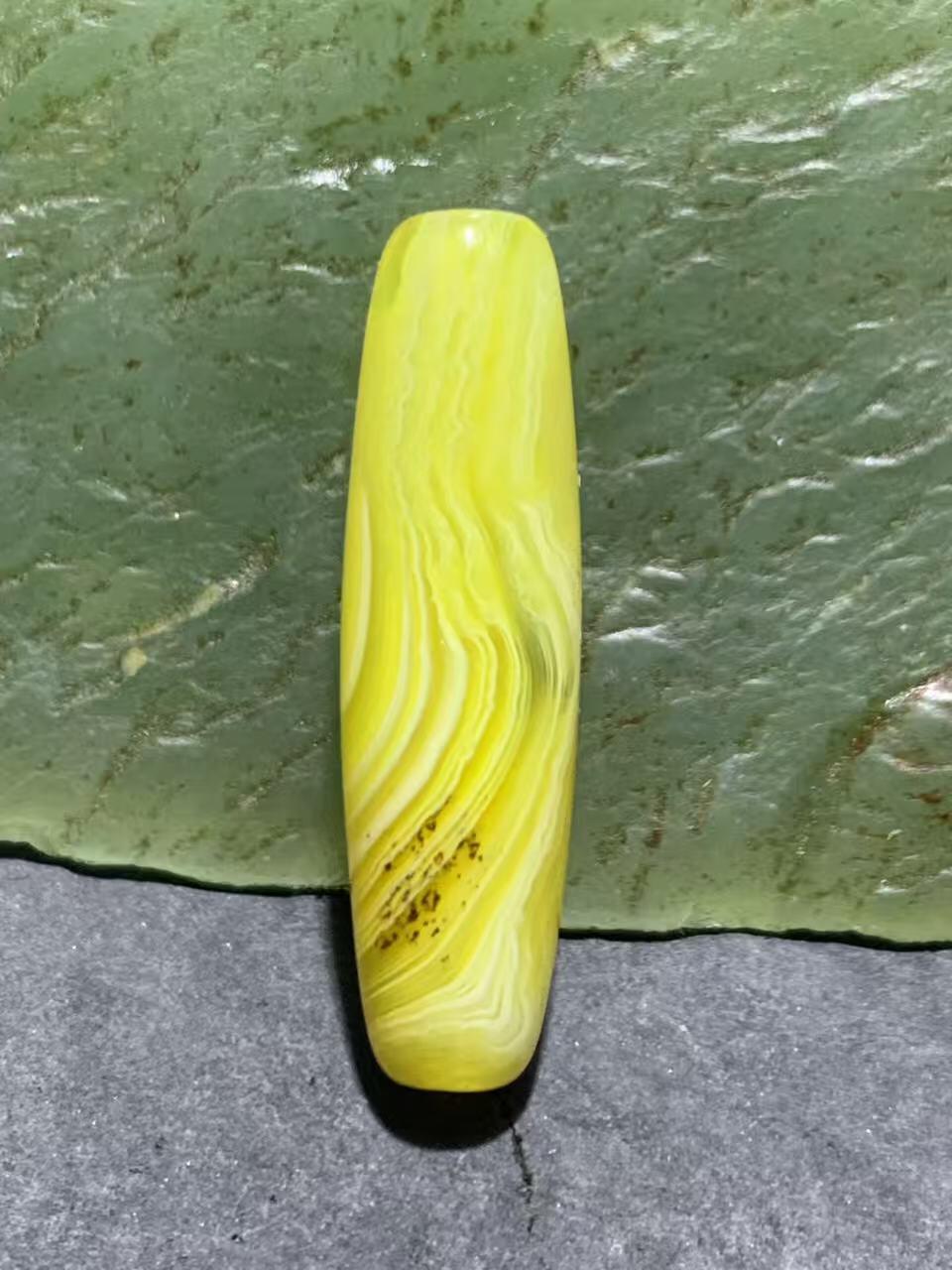 高玉化鸡油黄缠丝玛瑙随形通货桶珠一个