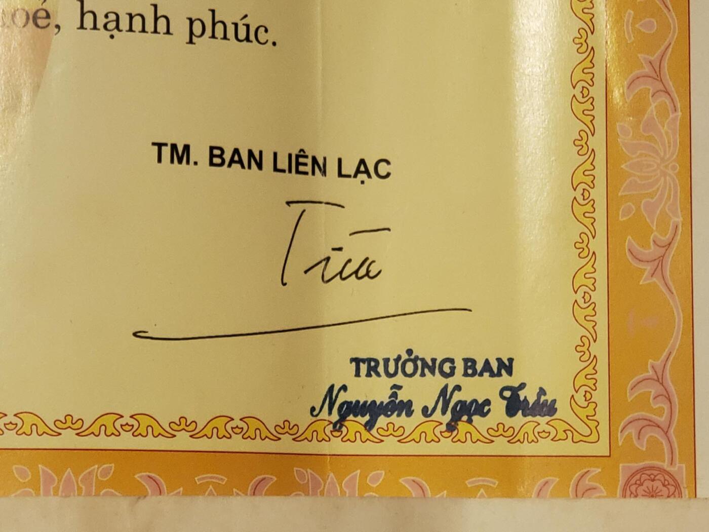 韵星假日拍卖第三十五期 -- Rimey Holidays Auction 34 越南社会主义共和国河内首都地区 地区社级妇联主席、人民委员副主任陈氏银 阮敬典夫妻75、80贺寿奖状 社官方颁发 少见 仅给退休老干部 地区领导亲签