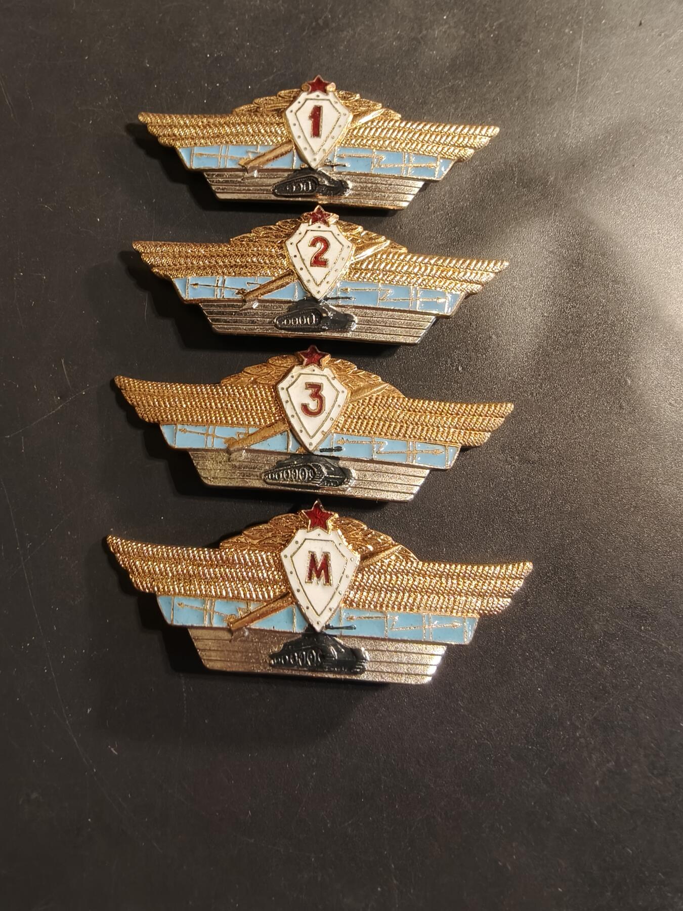 老王徽章第174期 苏联坦克兵123M级技能章一组