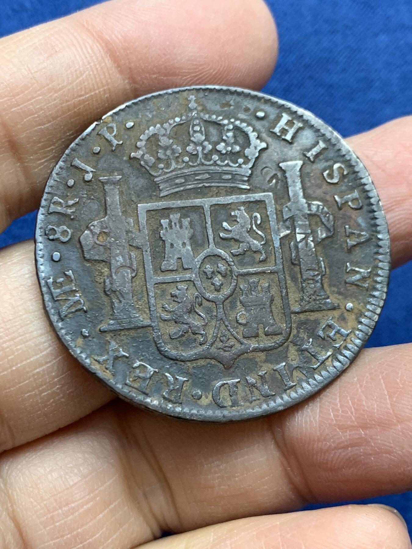 《竞宝斋》第454场 周日，周一 2场连拍 （全场包邮，欢迎送拍） 西班牙1804年卡洛斯四世双柱，黑包浆，有戳记，味道不错