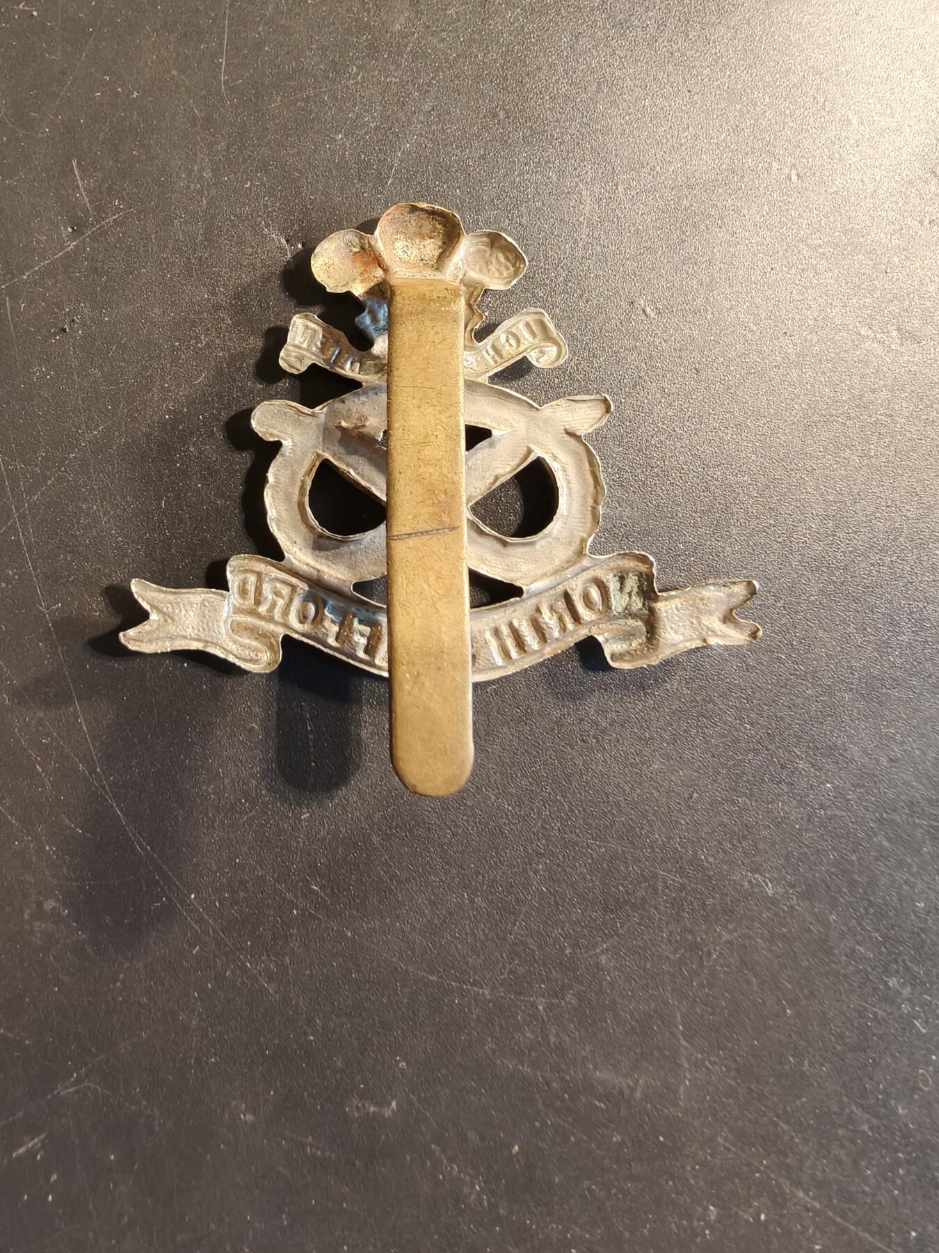 老王徽章第174期 英国北斯塔福德步兵团帽徽     一战时期