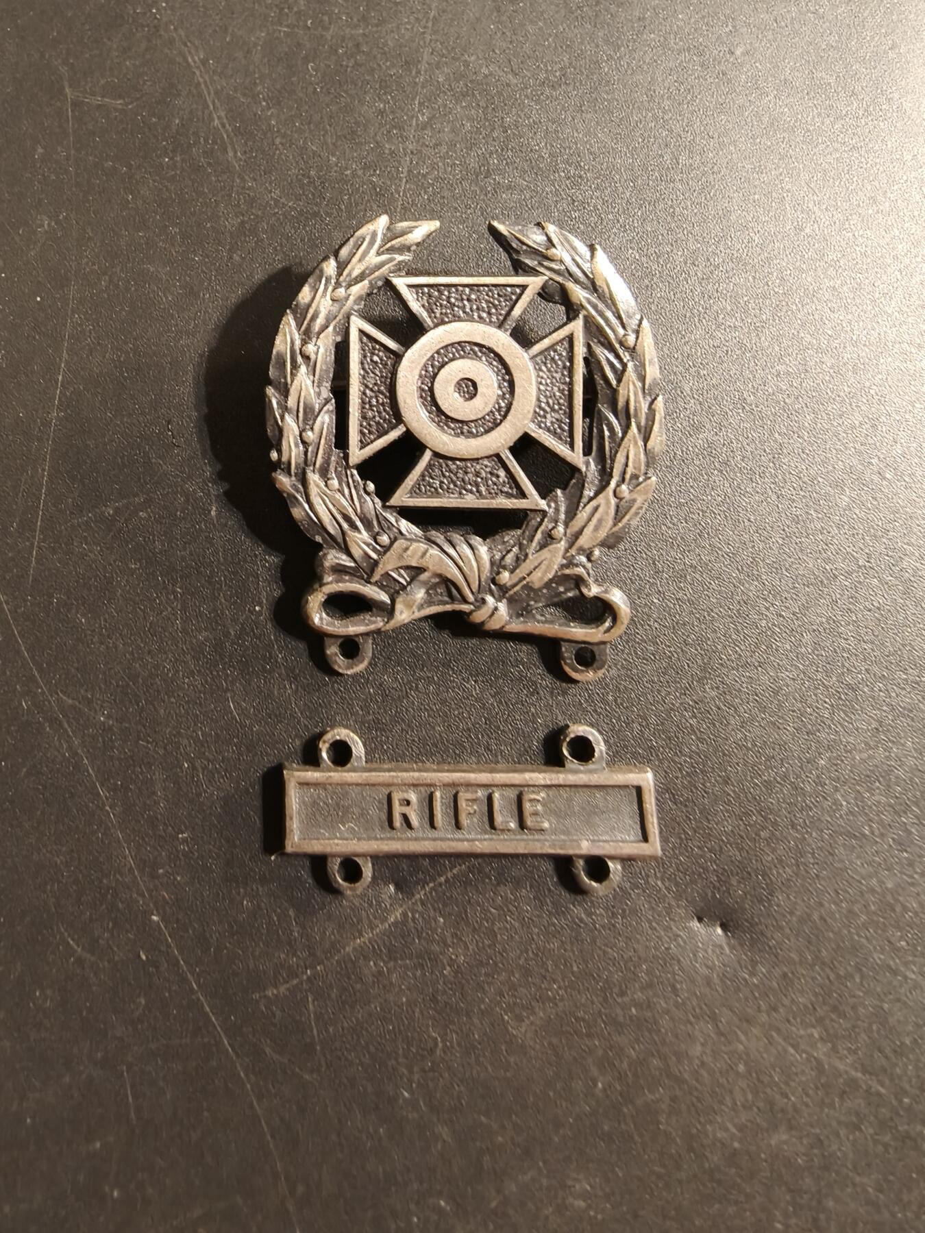 老王徽章第174期 美国陆军神射手技能章   二战时期横针版   925银   步枪勋条   10.9g
