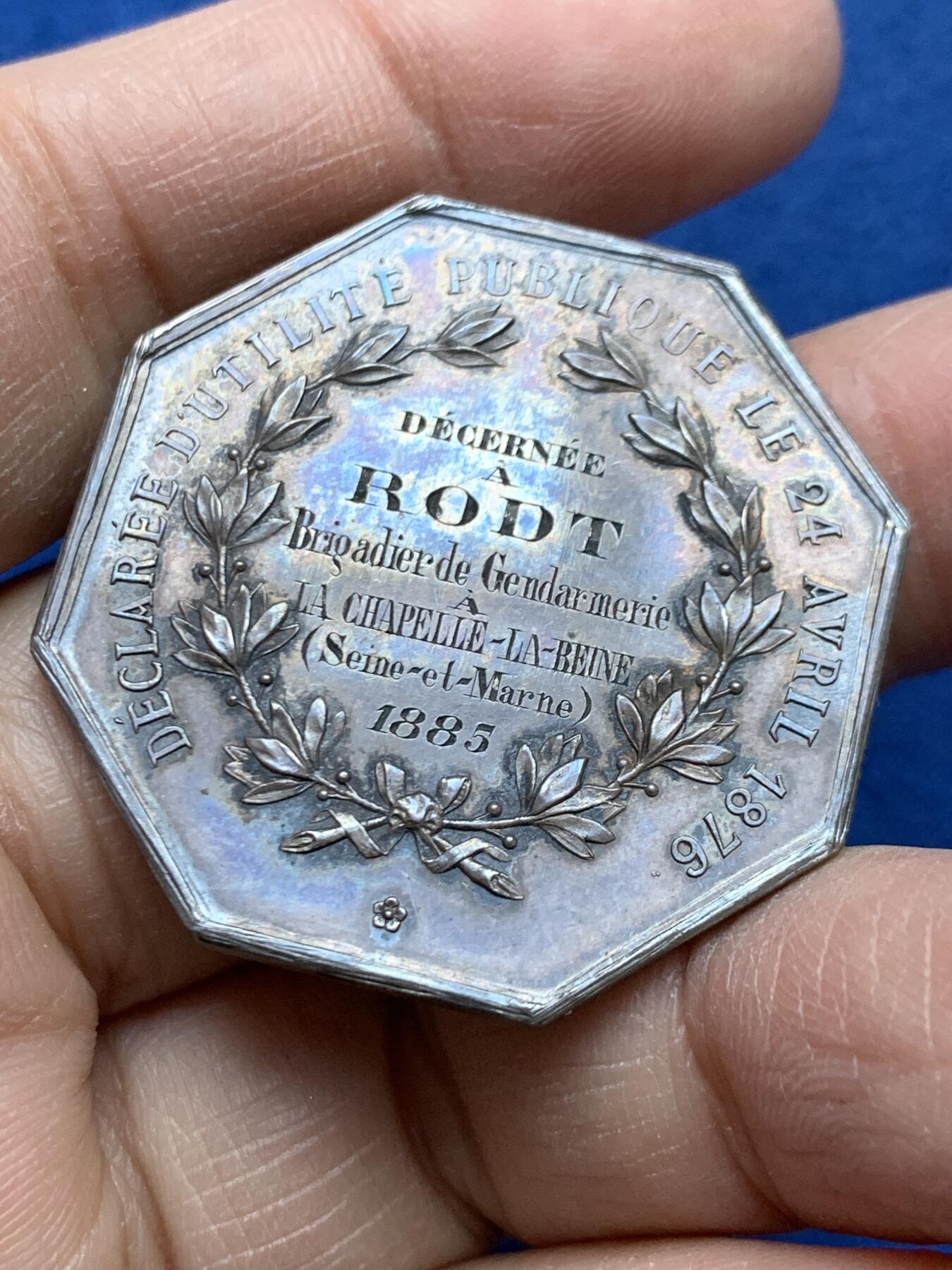 《竞宝斋》第454场 周日，周一 2场连拍 （全场包邮，欢迎送拍） 法国反偷猎保护协会八角银代币 19.8克 36.5mm 丰饶角银标